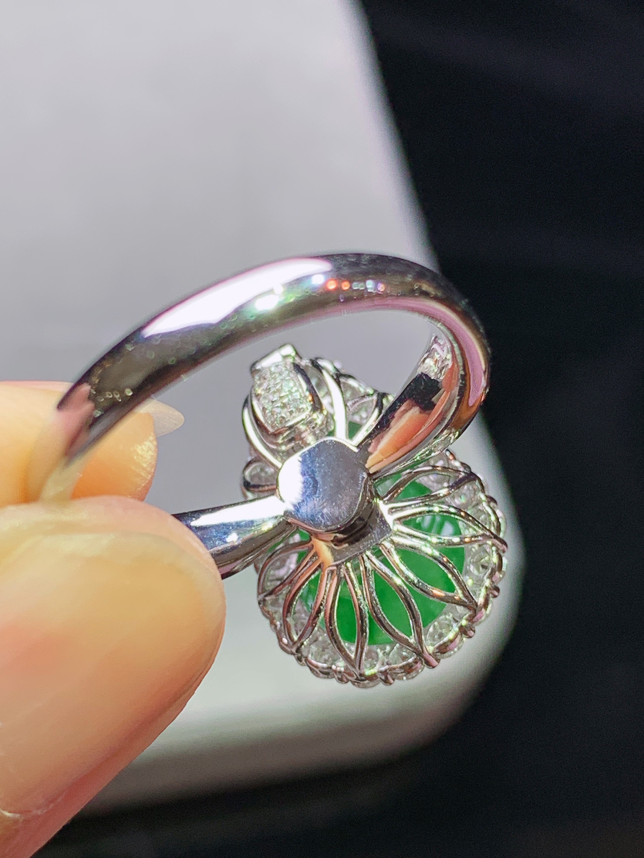 18k金钻镶嵌冰飘阳绿葫芦戒指吊坠两用款 玉质细腻 色泽艳丽清新 水润亮眼 圈口14 整体尺寸23.8*12.5*11m5