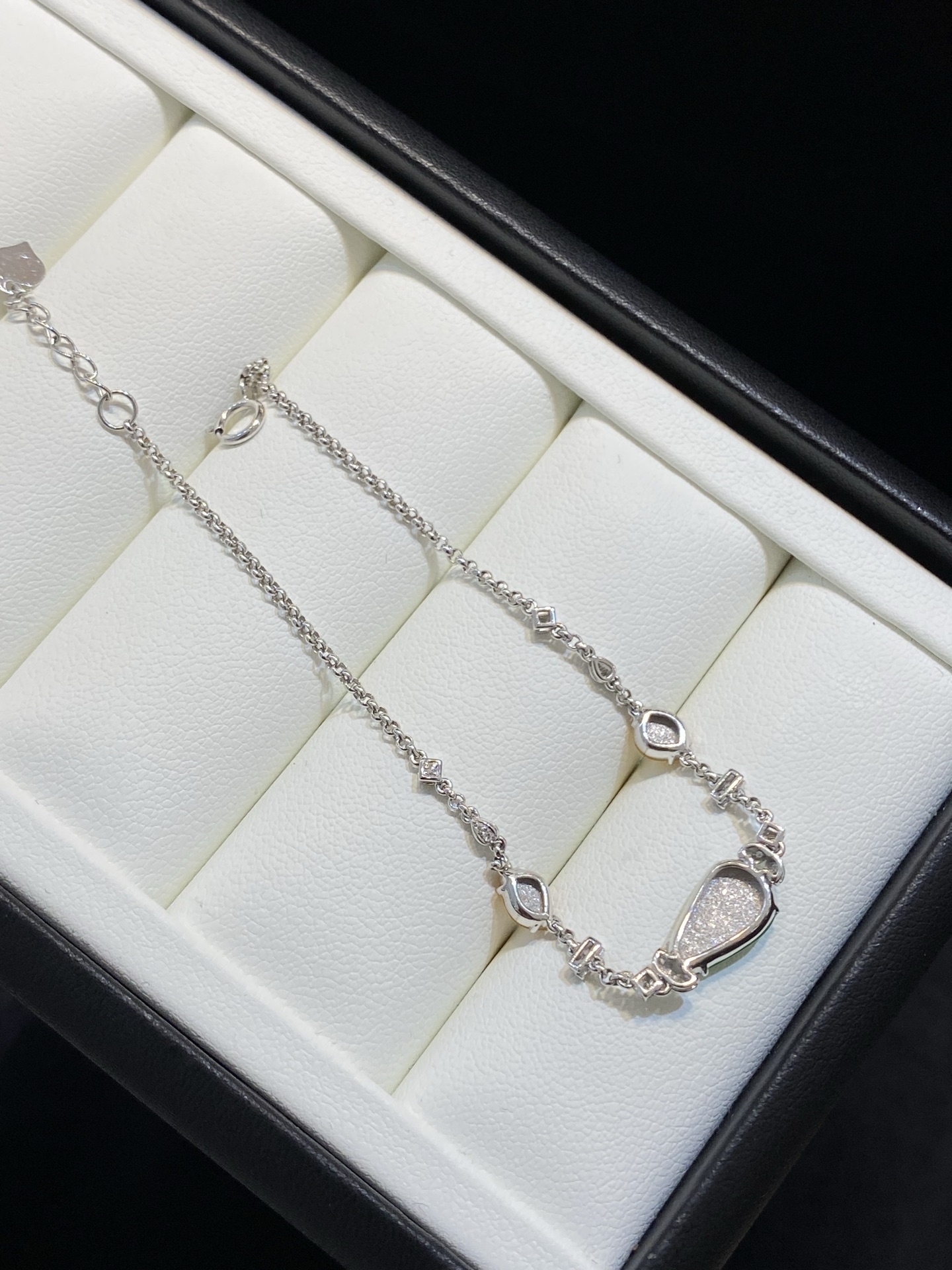 辣阳绿 福豆 手链 18k金，尺寸10.3/6.4/3.4