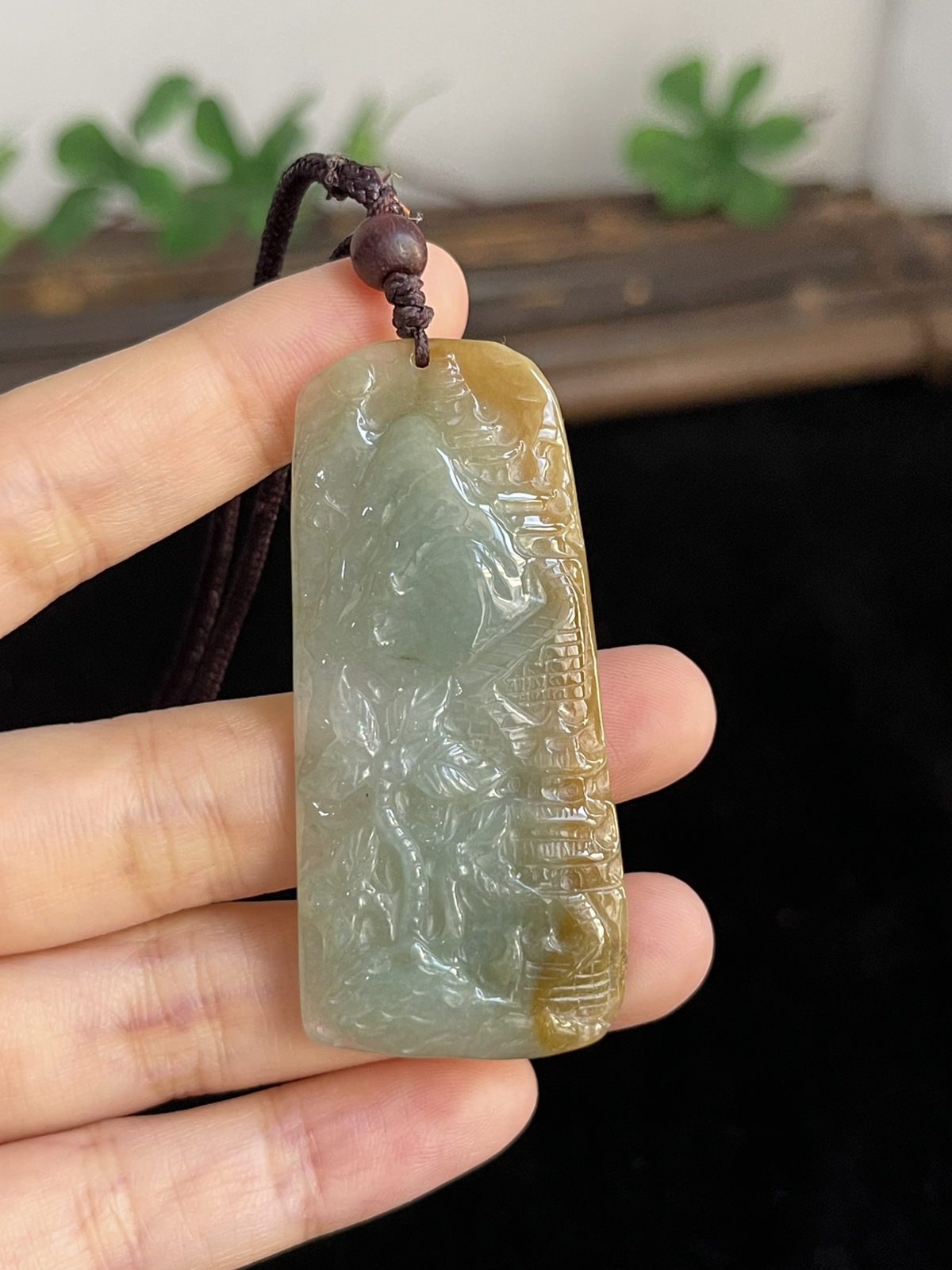 翡翠山水，配珠未测