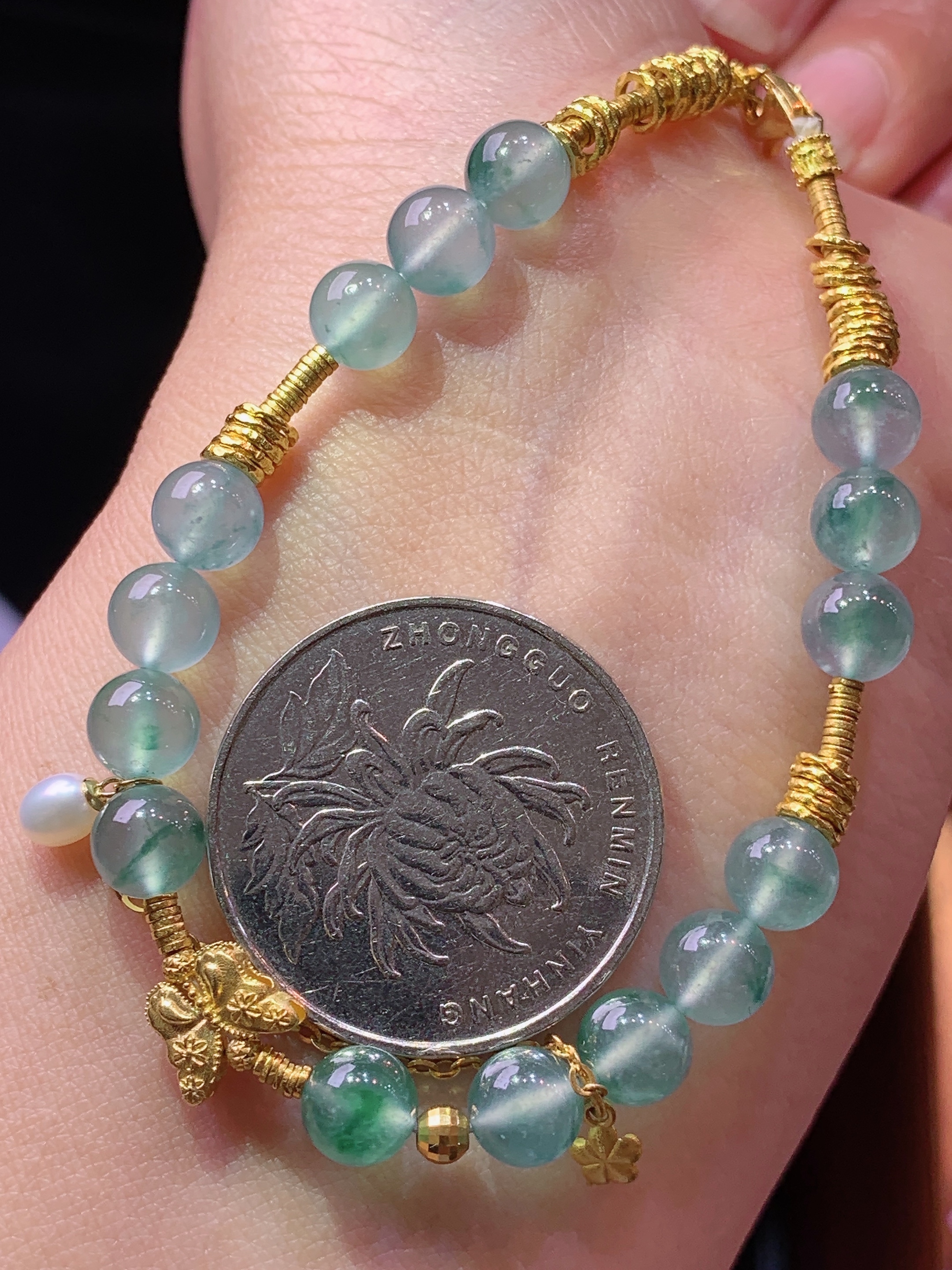 18k金镶嵌冰飘绿圆珠手链 玉质细腻 色泽艳丽清新 水润亮眼 整体尺寸6.2m5