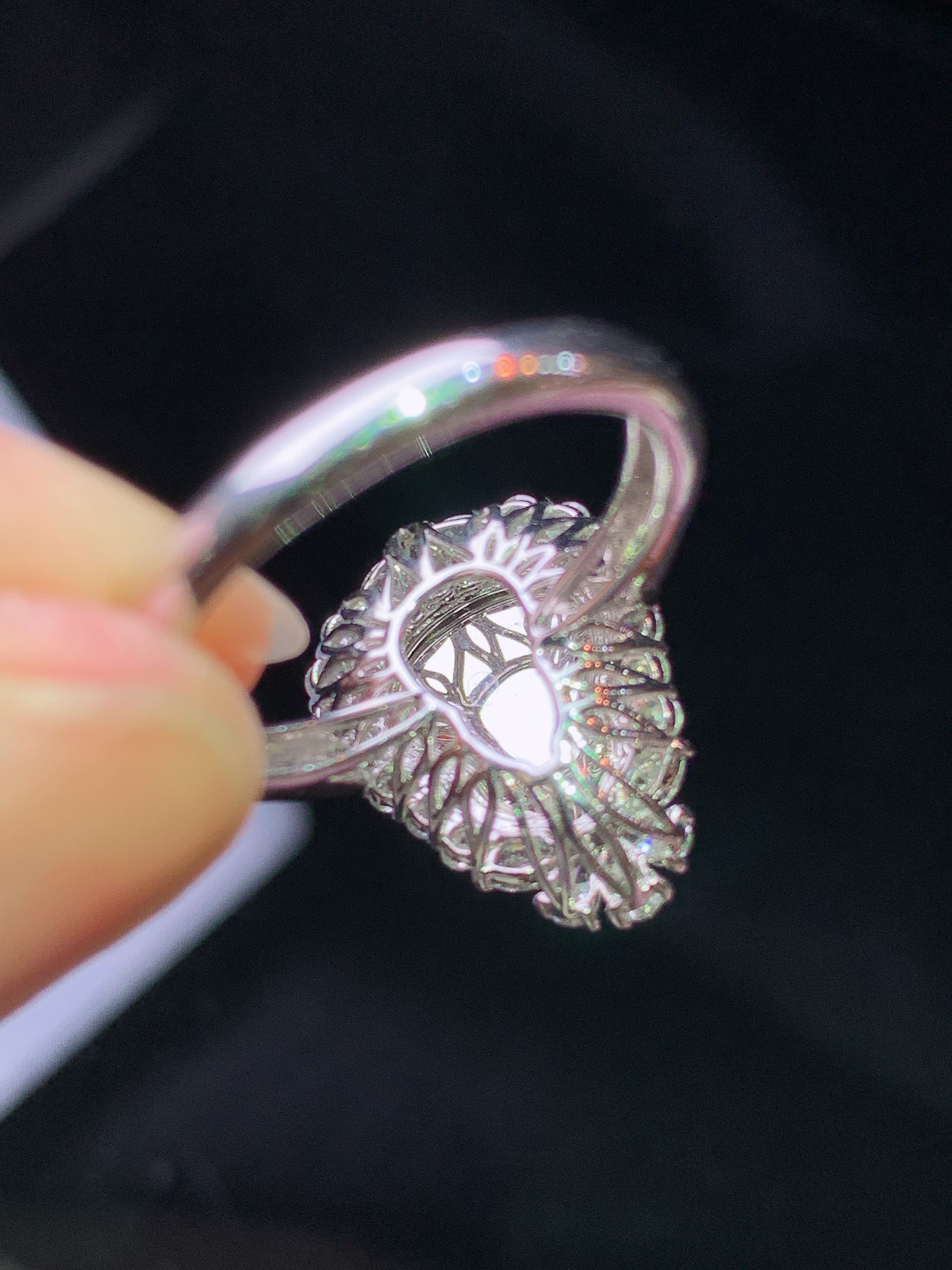 18k金钻镶嵌冰阳绿葫芦戒指 玉质细腻 色泽艳丽清新 水润亮眼 圈口13.5 整体尺寸17*13.5*9h1