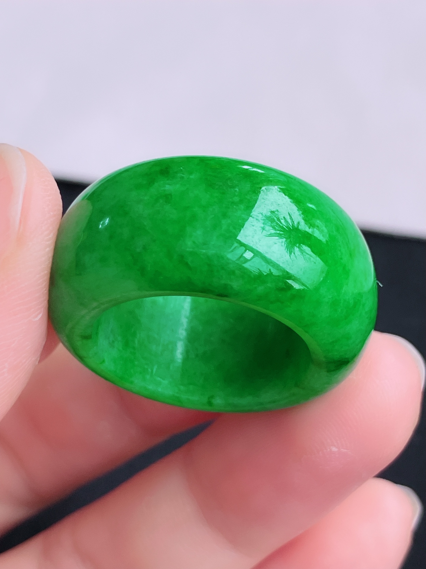 ️，阳绿扳指，色美大气，尺寸19/13/5.3，自然光实拍