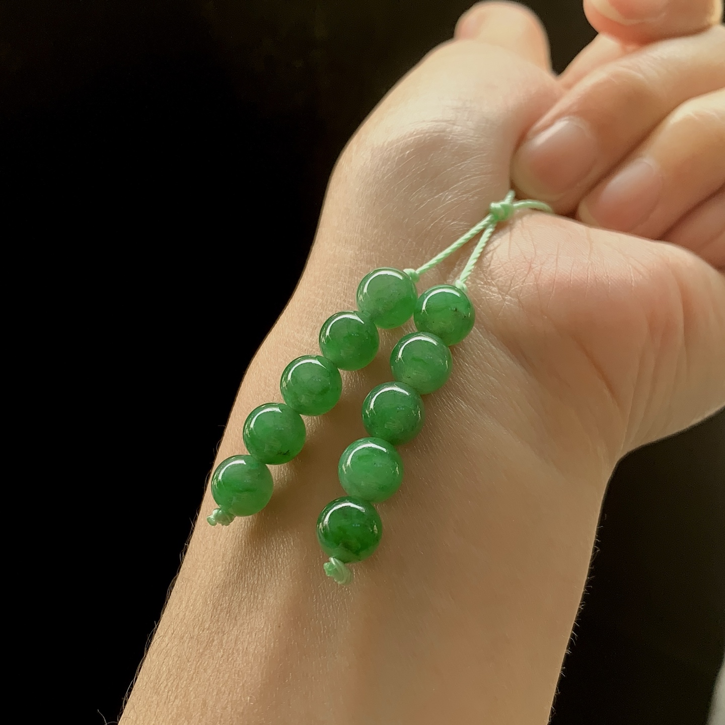 ️ 冰绿珠一手，颜色鲜阳，尺寸8.1/7.8共10颗