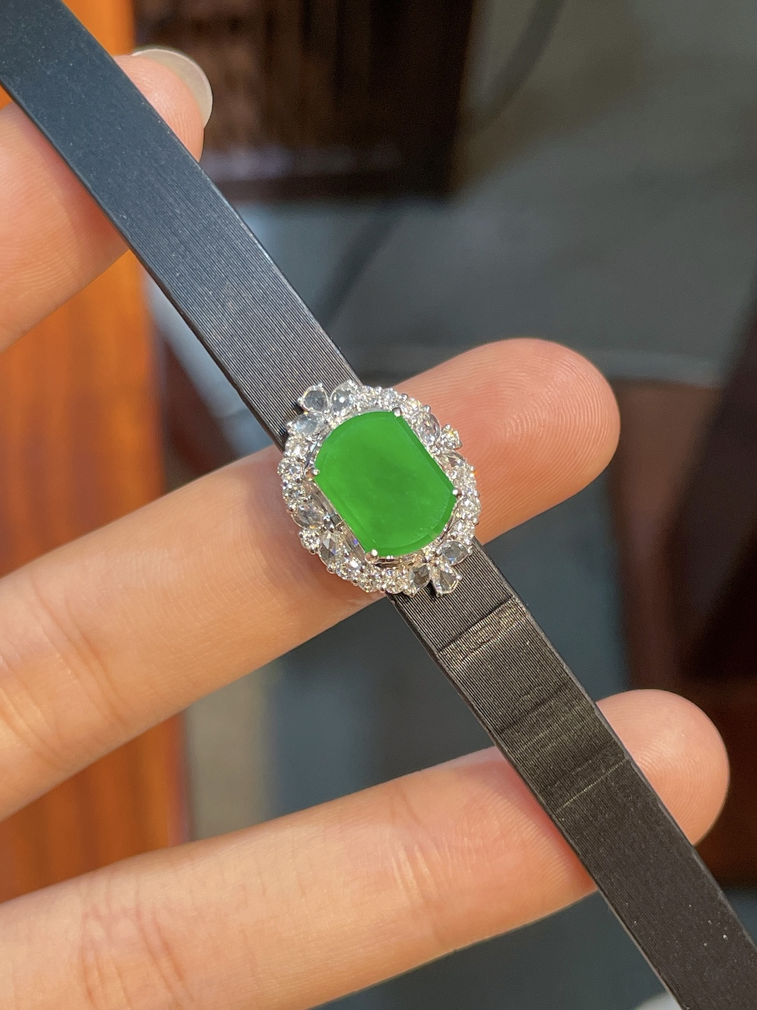 阳绿手链，，18k金镶嵌，8.6/11.1/2.2