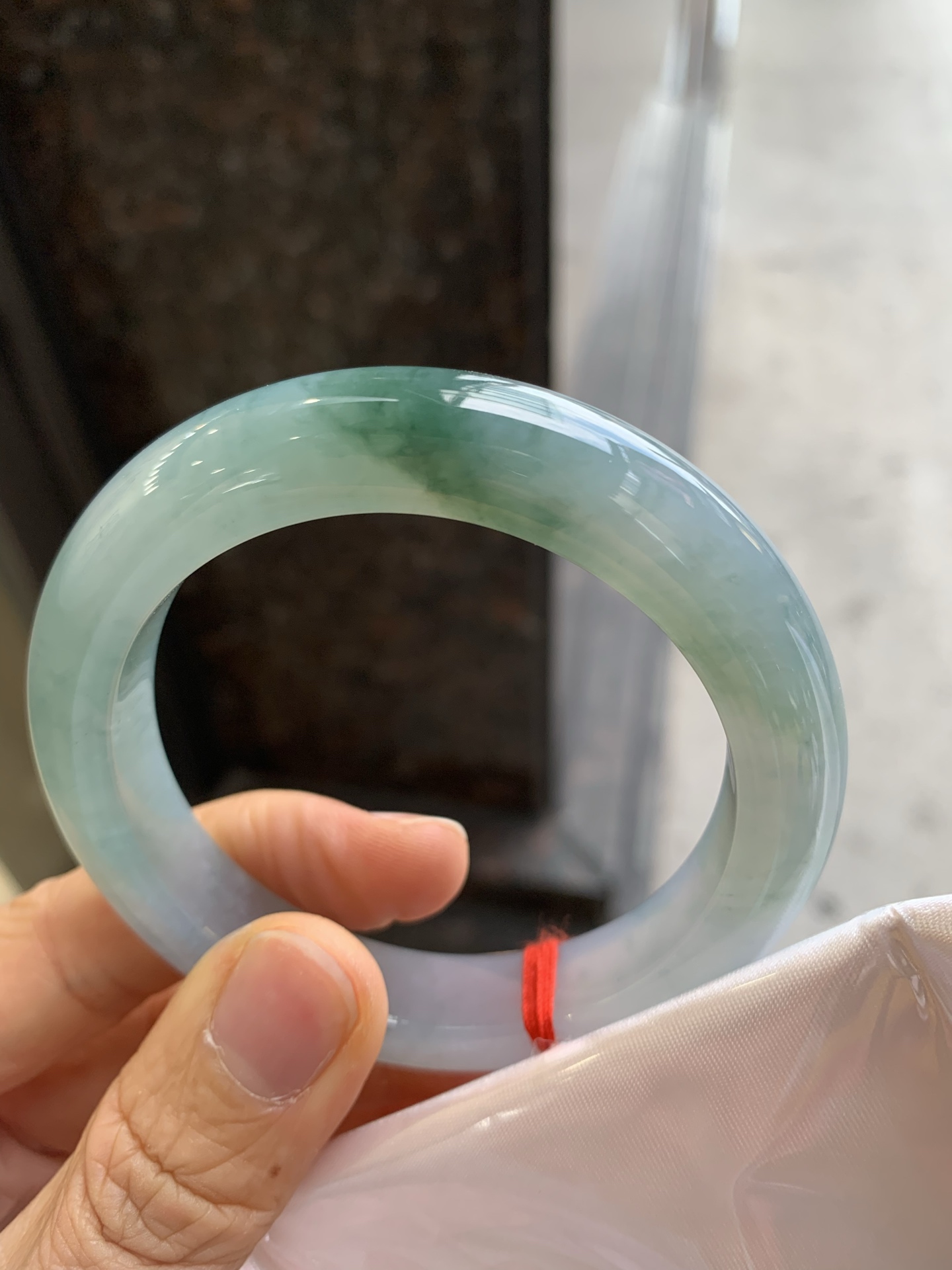 正圈冰种飘花，无裂，尺寸：55.5/11.6/9.6，版型好