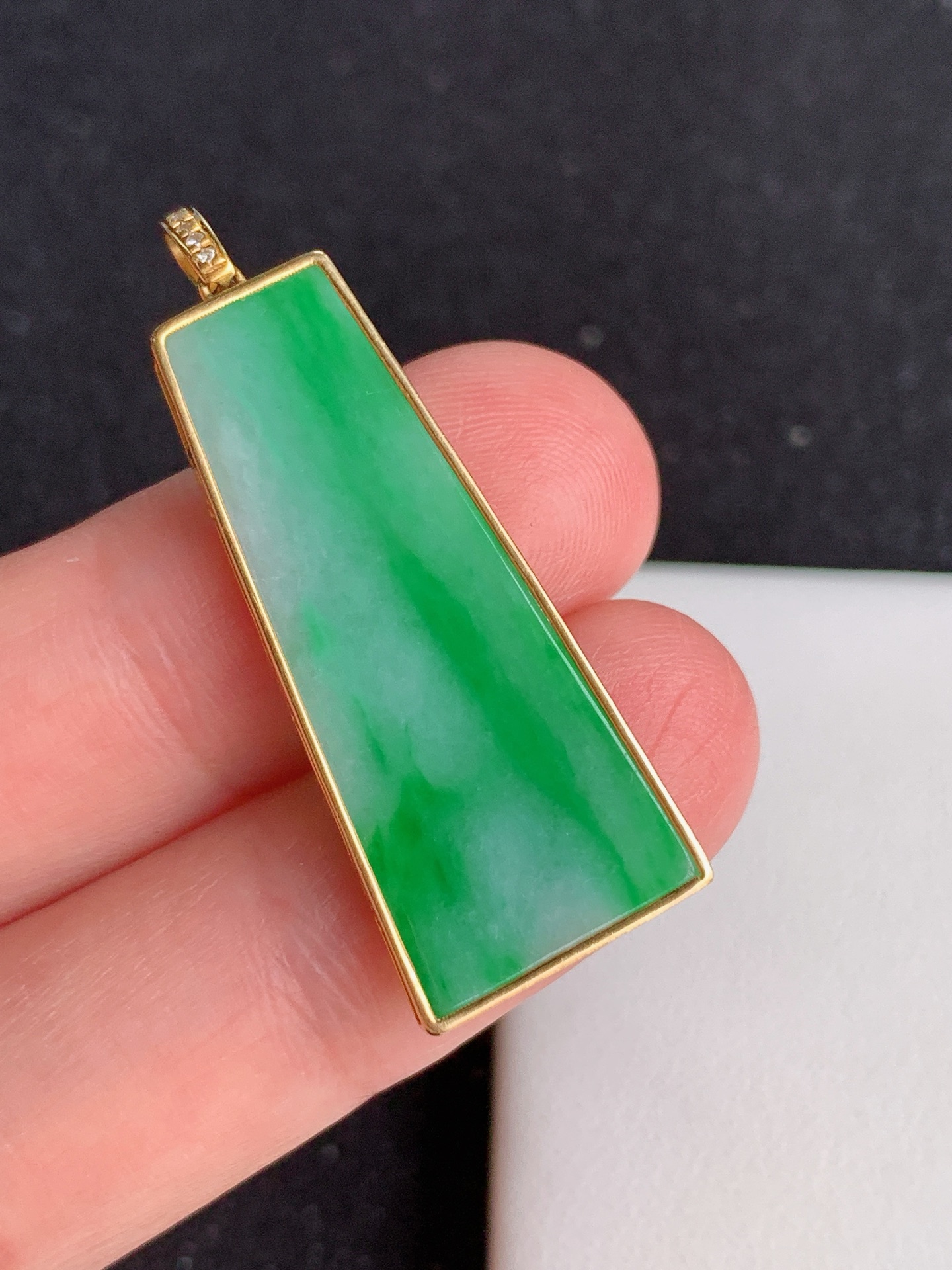 ️，18k镶嵌冰飘绿无事牌，无裂尺寸：37.3