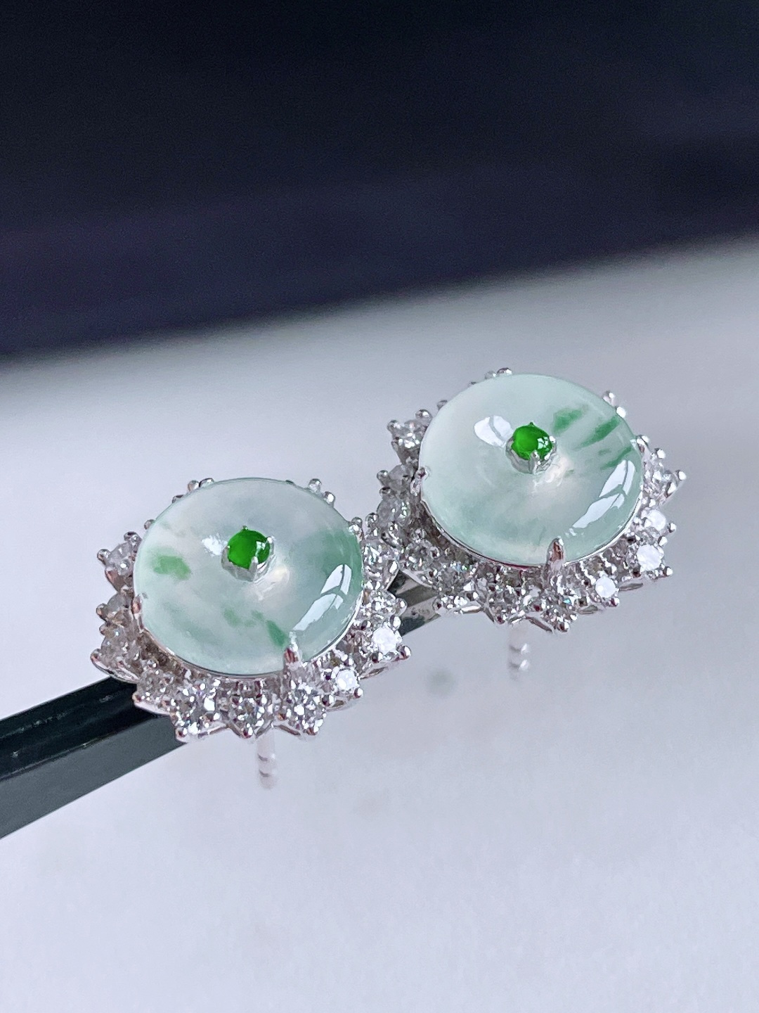 冰飘花平安扣耳钉，18k金镶嵌，无裂，性比高，13.1/12.9/6，9.2/1.8，3.5克