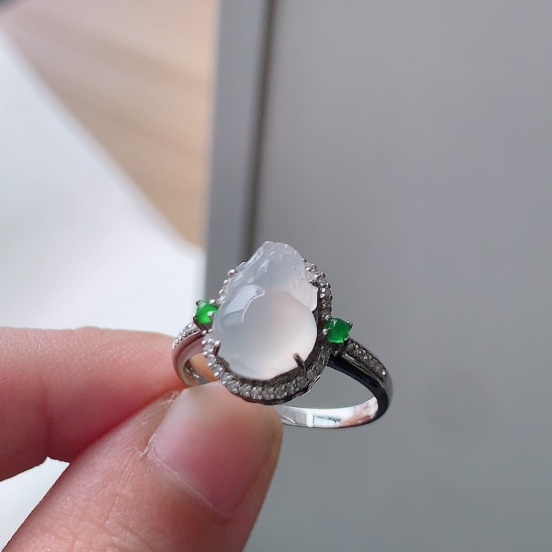 高冰貔貅女戒，水润起光感，无裂饱满，上手优雅时，货号32427，10.5-8-2.8