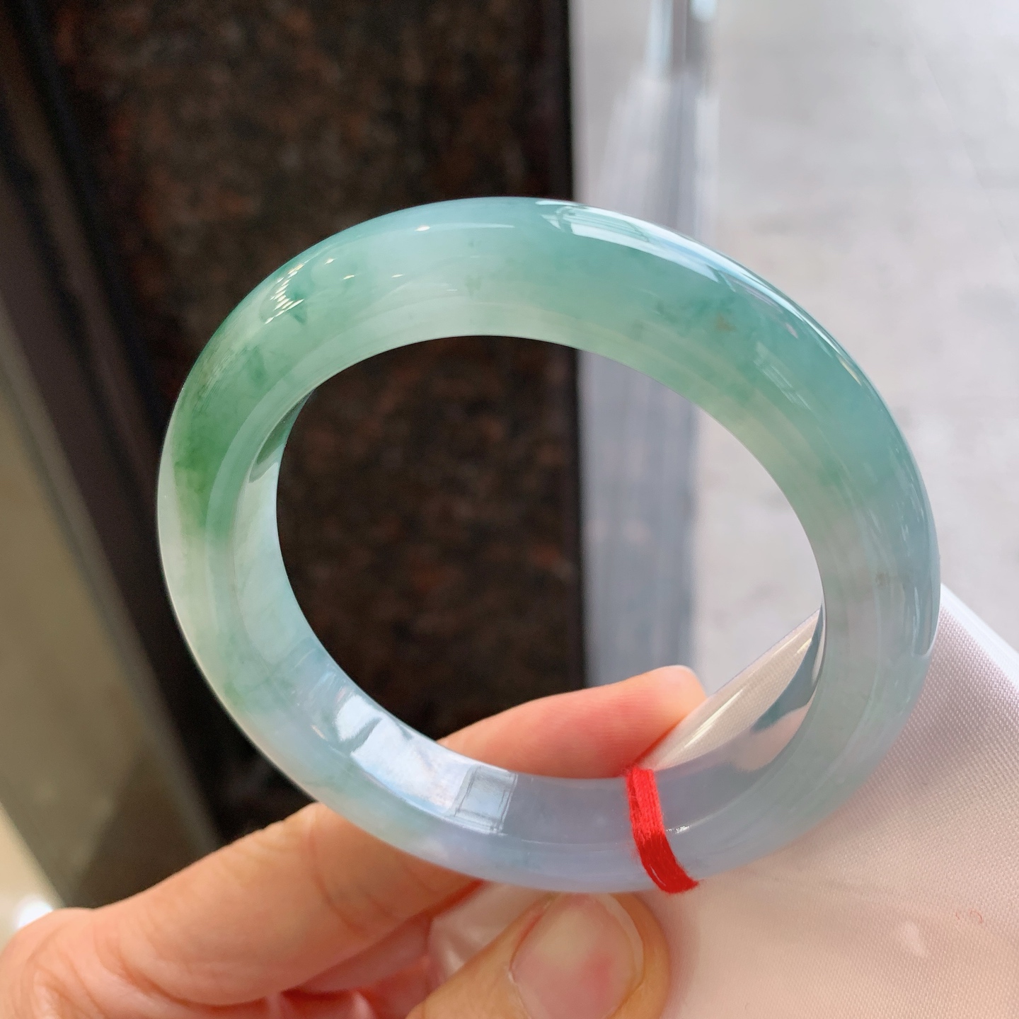 正圈冰种飘花，无裂，尺寸：55.5/11.6/9.6，版型好