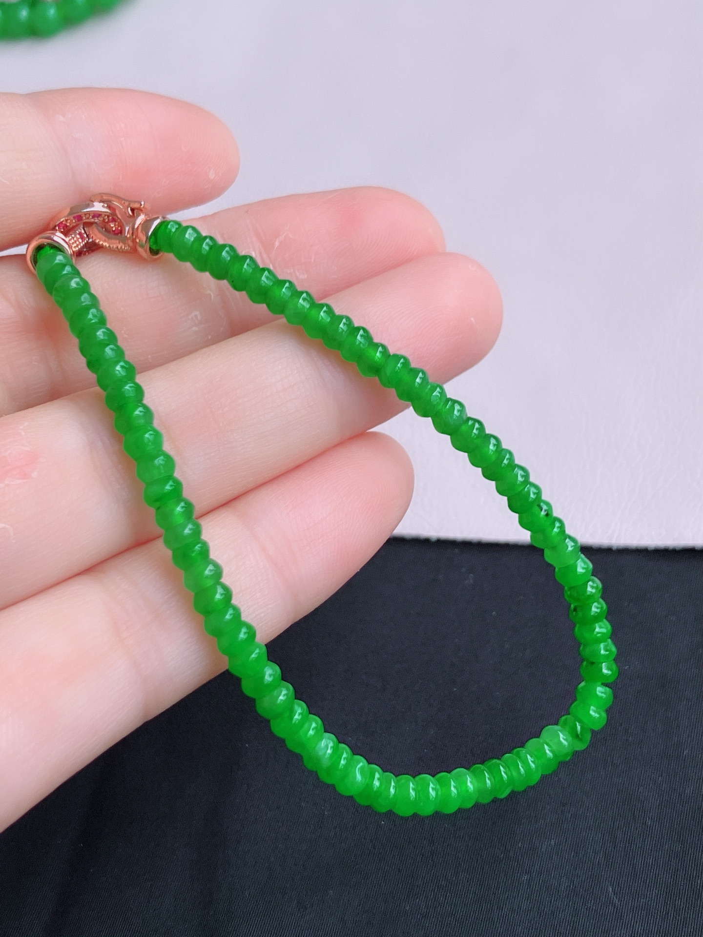 ️，翠绿手链，色美清爽，尺寸4，自然光实拍