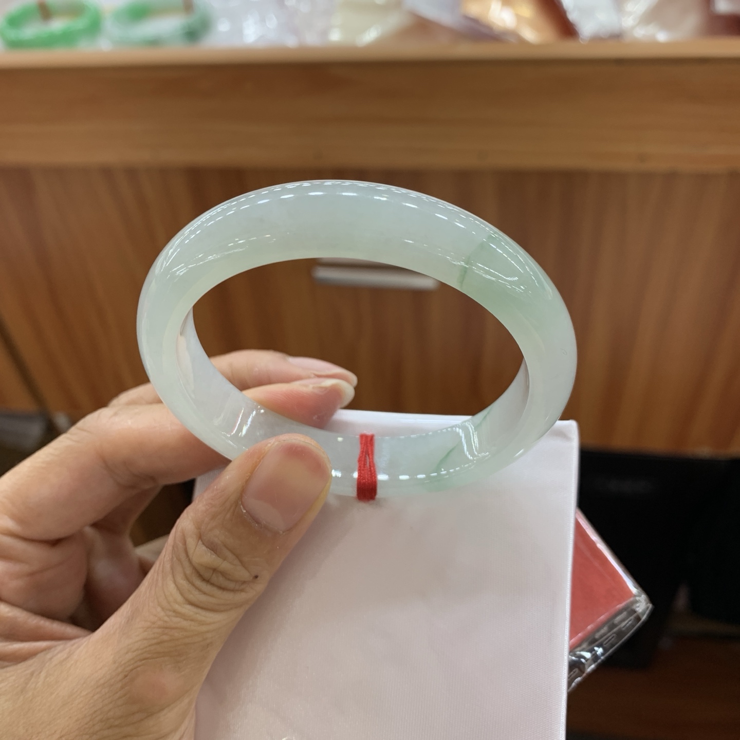 042803FN，冰胶飘花贵妃翡翠手镯，54-48.7-12-7.5