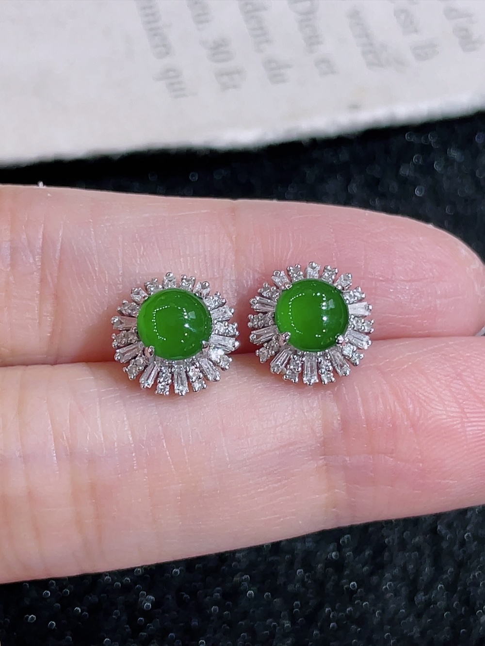️冰绿鸽子蛋耳钉，无裂，18k金镶嵌，种水，重金镶嵌，南非钻镶，厚装饱满，高端大气，性比高10.2/9.8/6.8，裸石5.5/5.8