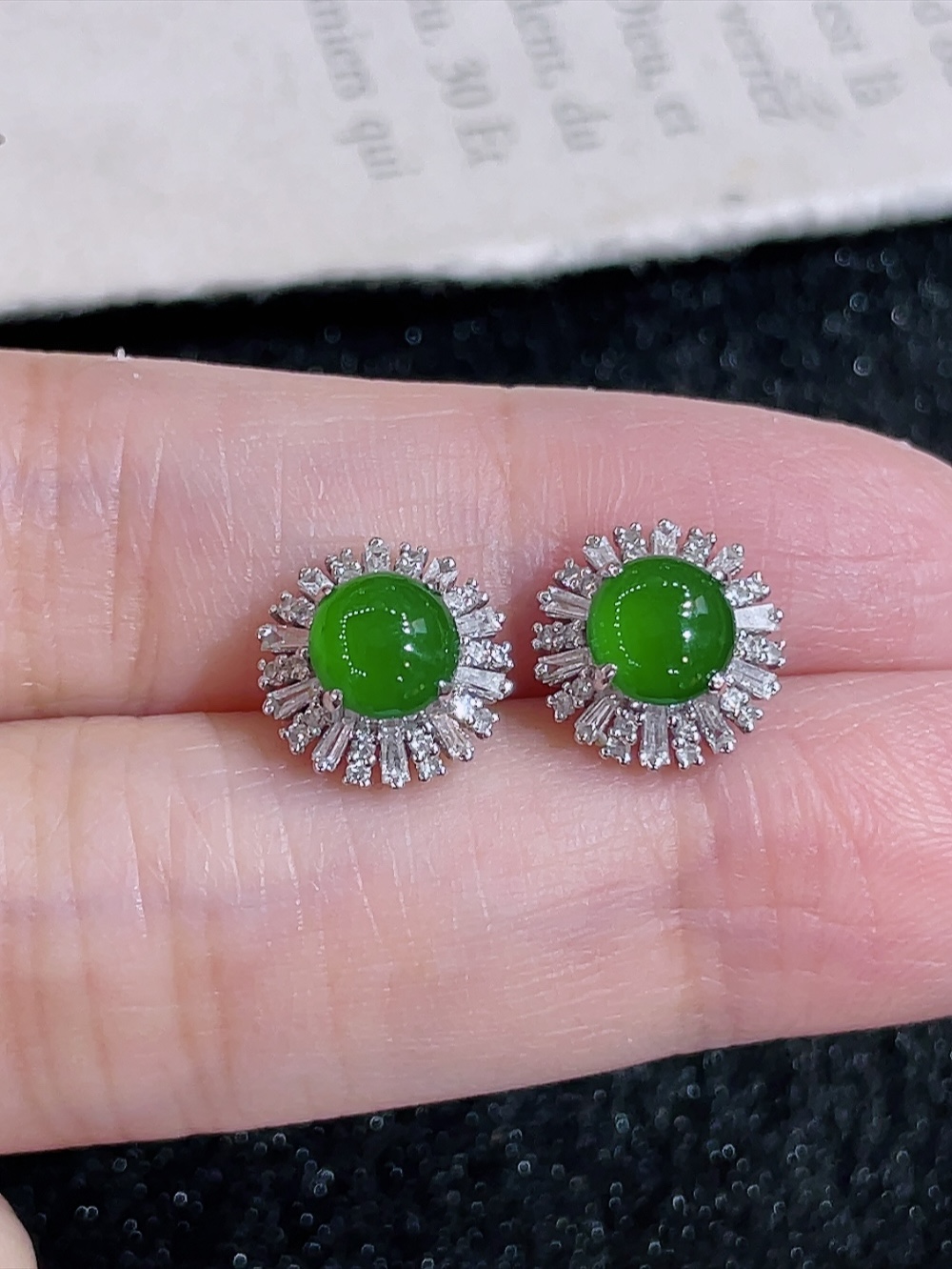 ️冰绿鸽子蛋耳钉，无裂，18k金镶嵌，种水，重金镶嵌，南非钻镶，厚装饱满，高端大气，性比高10.2