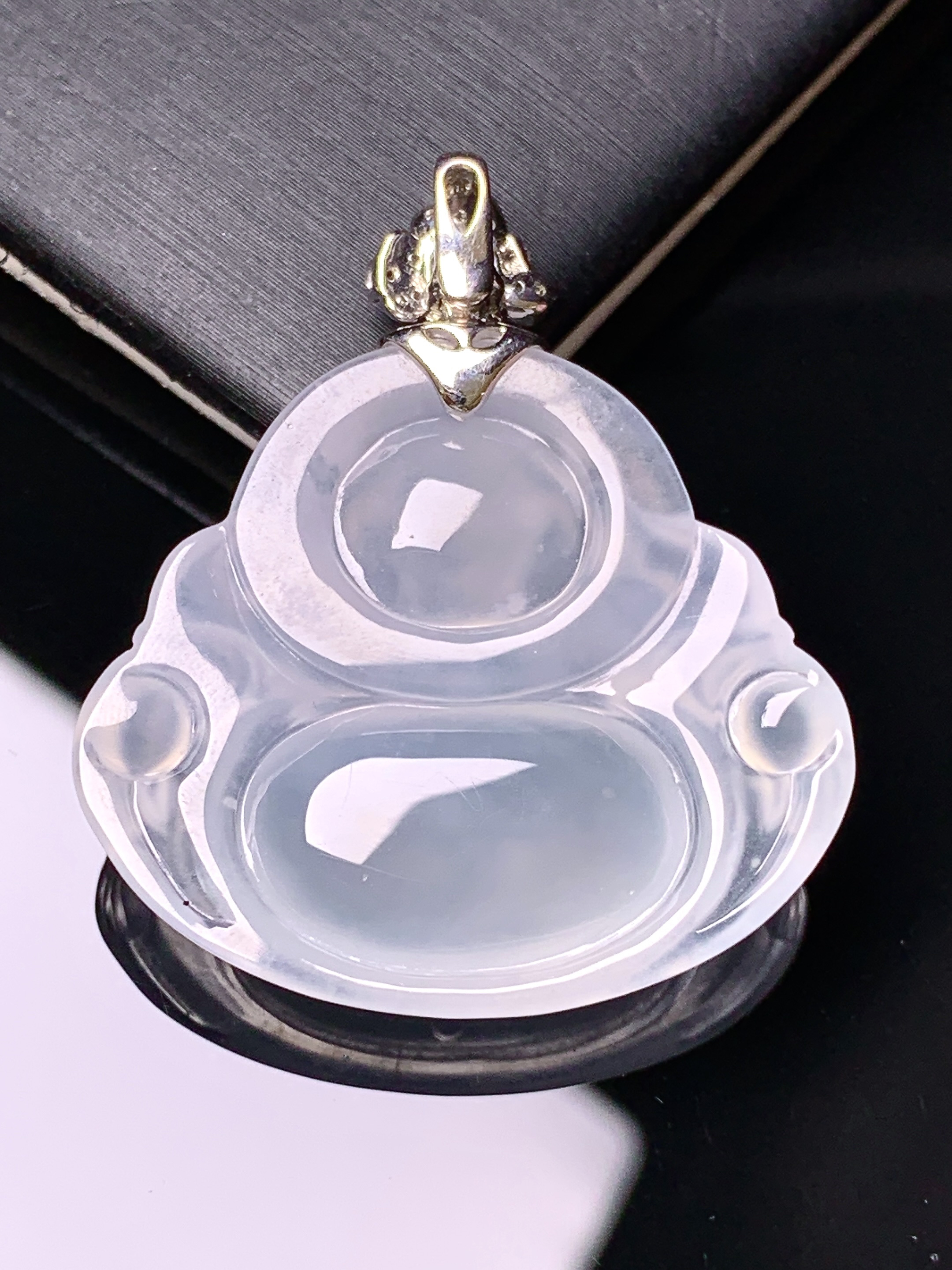 18k金钻镶嵌冰种佛公吊坠 玉质细腻 色泽艳丽清新 水润亮眼 整体尺寸35*29.6*5.6c1