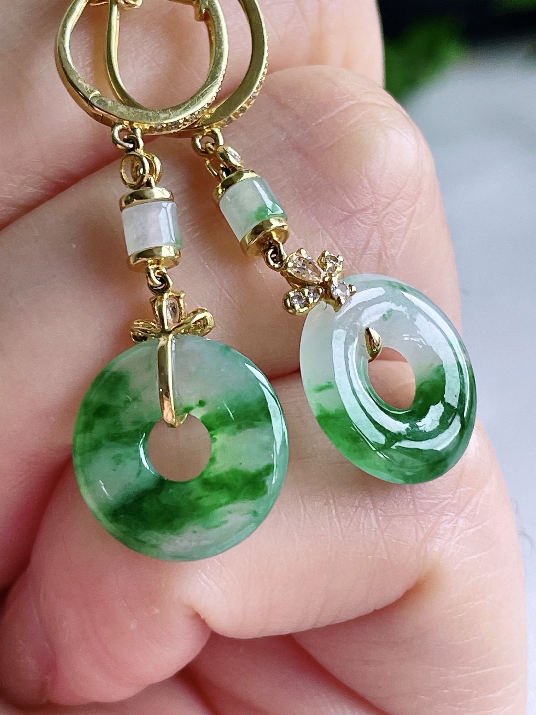 冰飘绿花甜甜圈耳坠，18k金镶嵌，无裂，性比高35.4，裸石13.3-4.7，重量3.8克