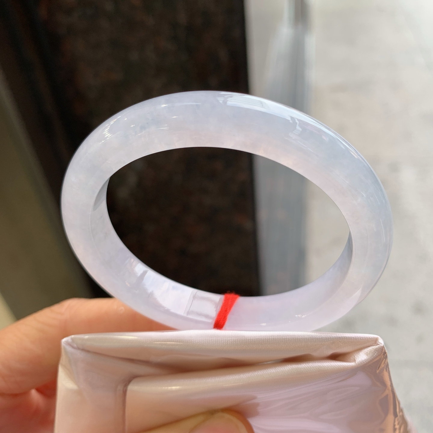 贵妃镯，无裂，尺寸：53/47/12/7.5，冰润