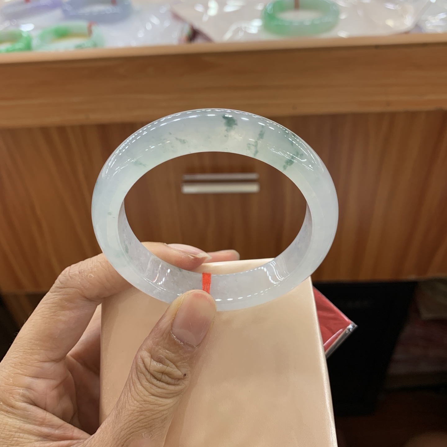 042833WJ，冰飘花正圈翡翠手镯，55.8-13-8.1