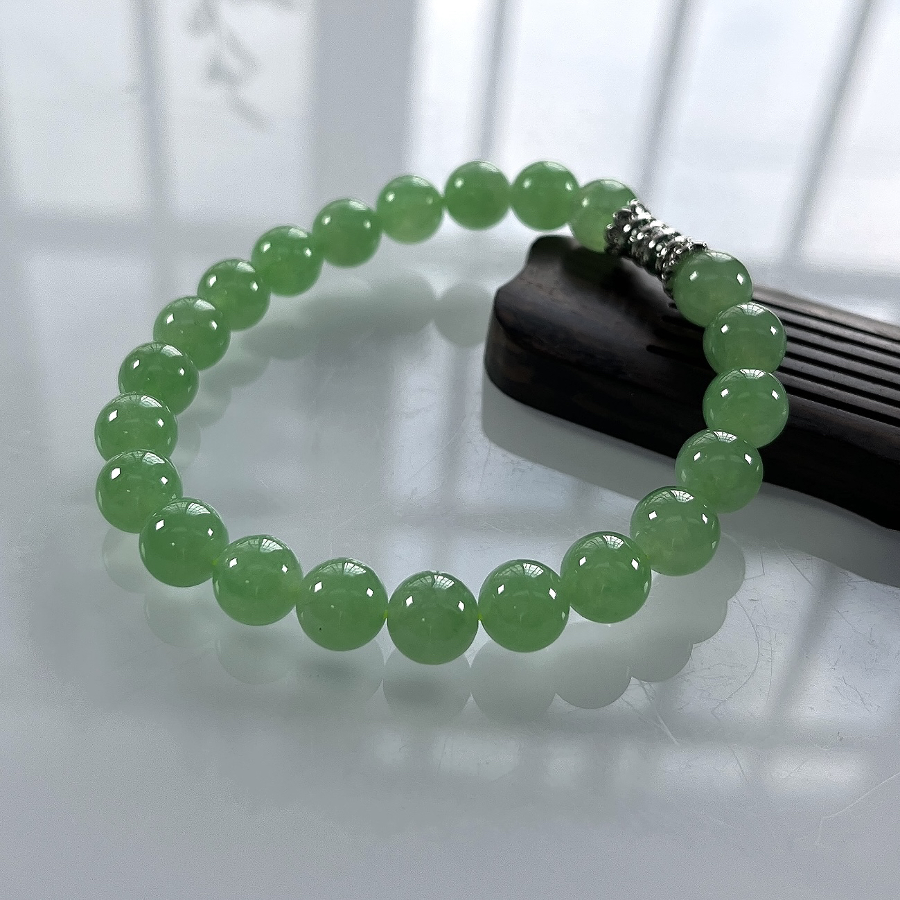 缅甸天然翡翠A货，卡8冰种起胶满绿晴阳绿圆珠手串手链，尺寸：8mm/22颗，长度185mm，重量：21.00g