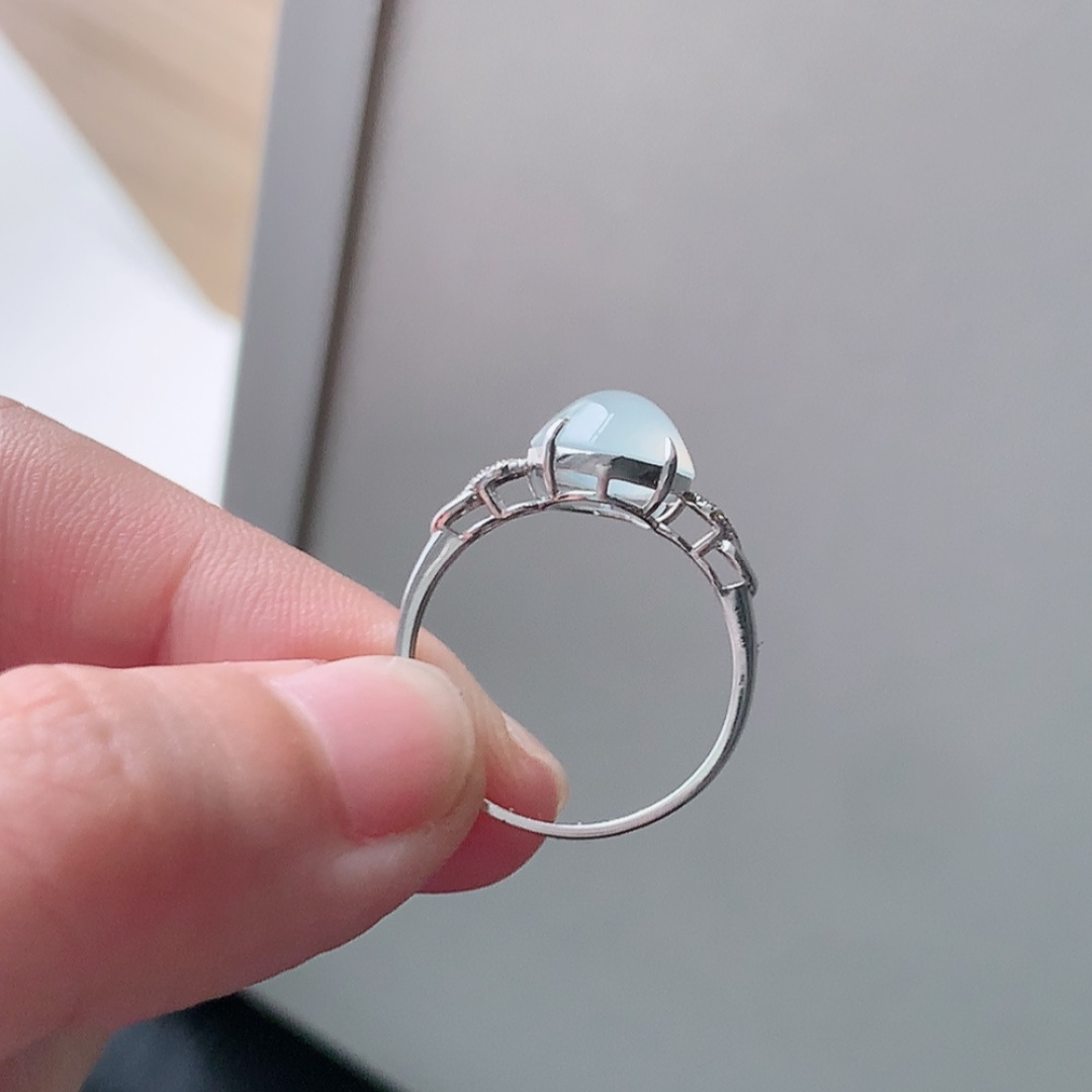 高冰女戒，底子细腻莹润，冰润起胶，佩戴优雅迷人，货号25427，10.4/8.7/3.3