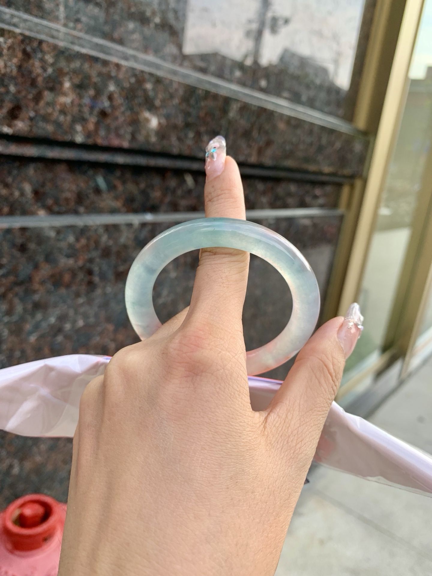 冰飘花圆条，50.9-9-9.1，0429-N582，底妆冰透起光，几抹小碎花清新甜美，上手灵动飘逸。光线不足，拍不出来，无裂