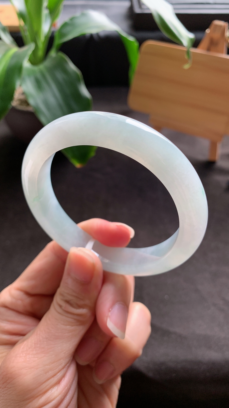 57圈口 天然A货翡翠手镯 种水好 版型宽厚