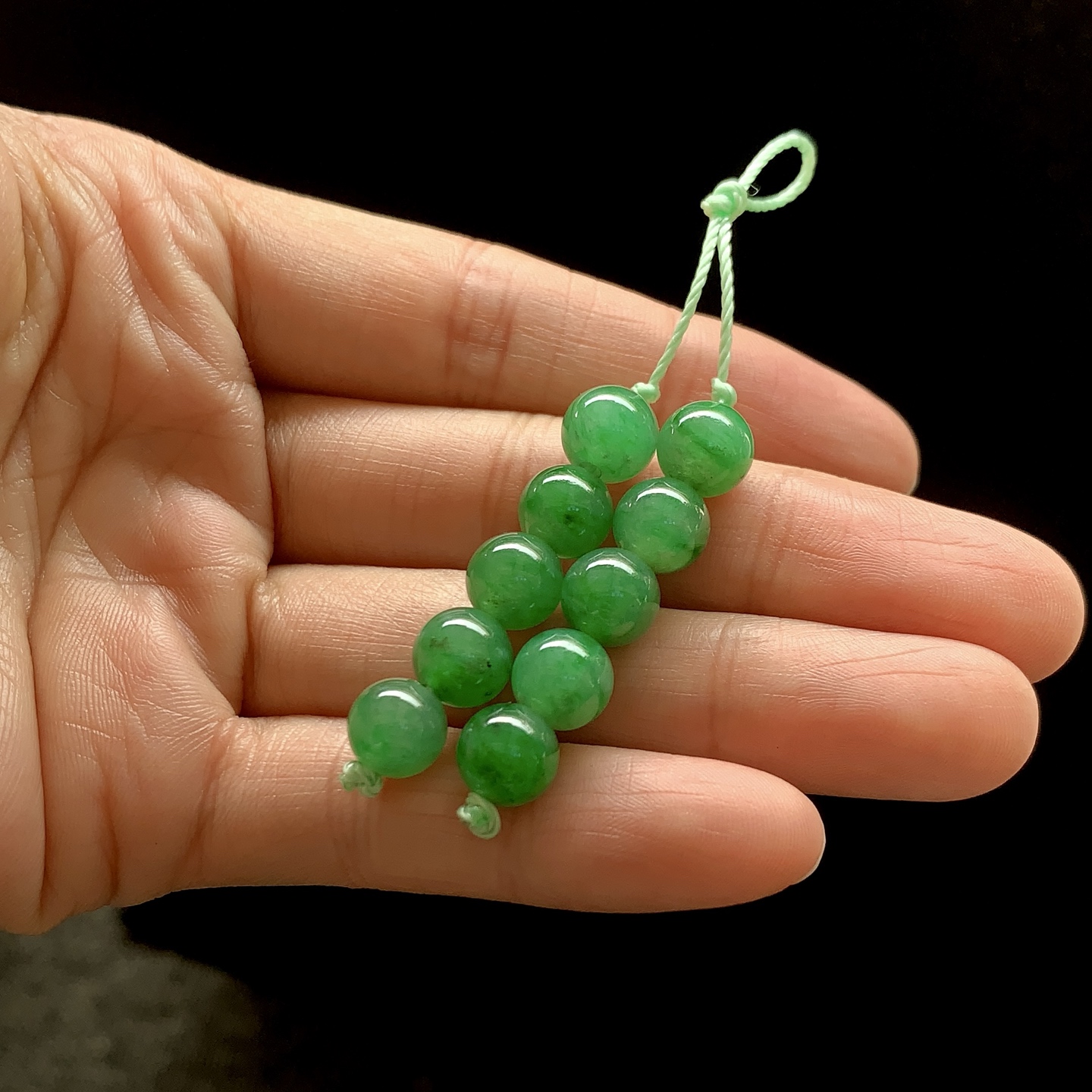 ️ 冰绿珠一手，颜色鲜阳，尺寸8.1/7.8共10颗
