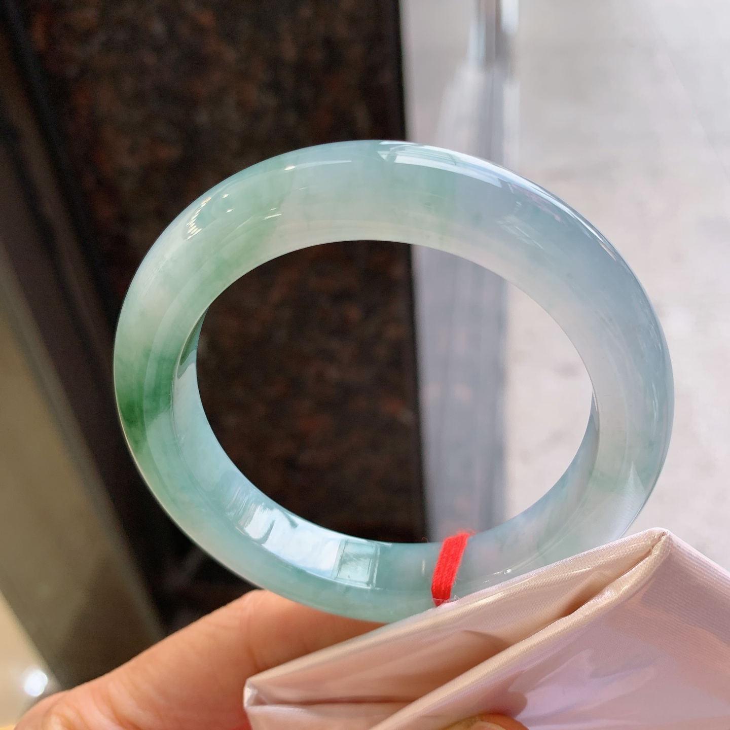 正圈冰种飘花，无裂，尺寸：55.5/11.6/9.6，版型好