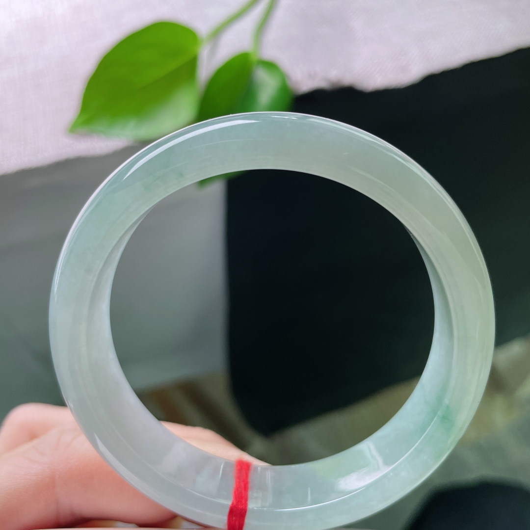 56.7/13.6/7.8，冰蓝底正圈，冰肌玉骨。如薄雾笼纱，天然纹理勾勒出不刻意的灵动，无裂，ss50955a