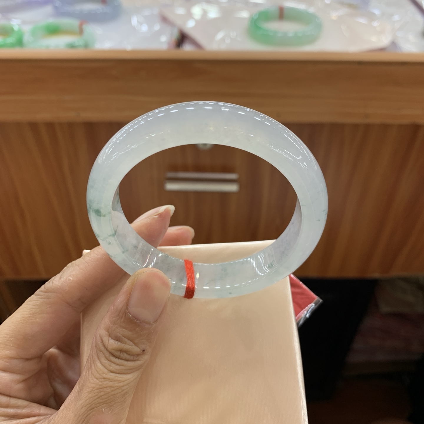 042833WJ，冰飘花正圈翡翠手镯，55.8-13-8.1