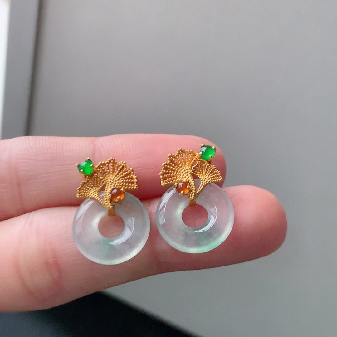 高冰飘花甜甜圈耳钉，种水好，冰润通透，上耳优雅迷人，货号79428，13.1-2.6