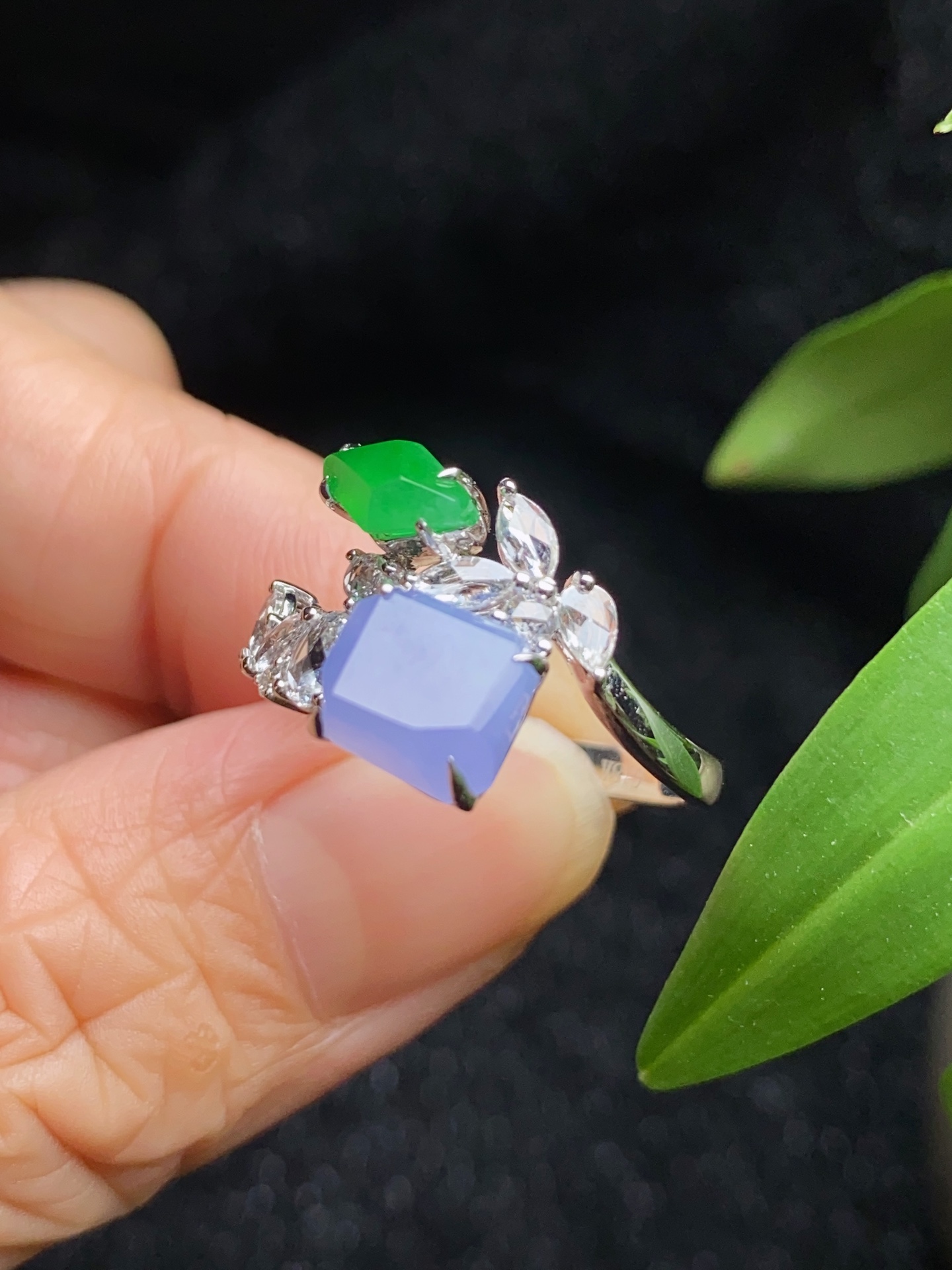 ️，紫罗兰，精美戒，18k金镶：12.3*11.4*5.4，裸石：7.2*6.5*3.5，圈口：15