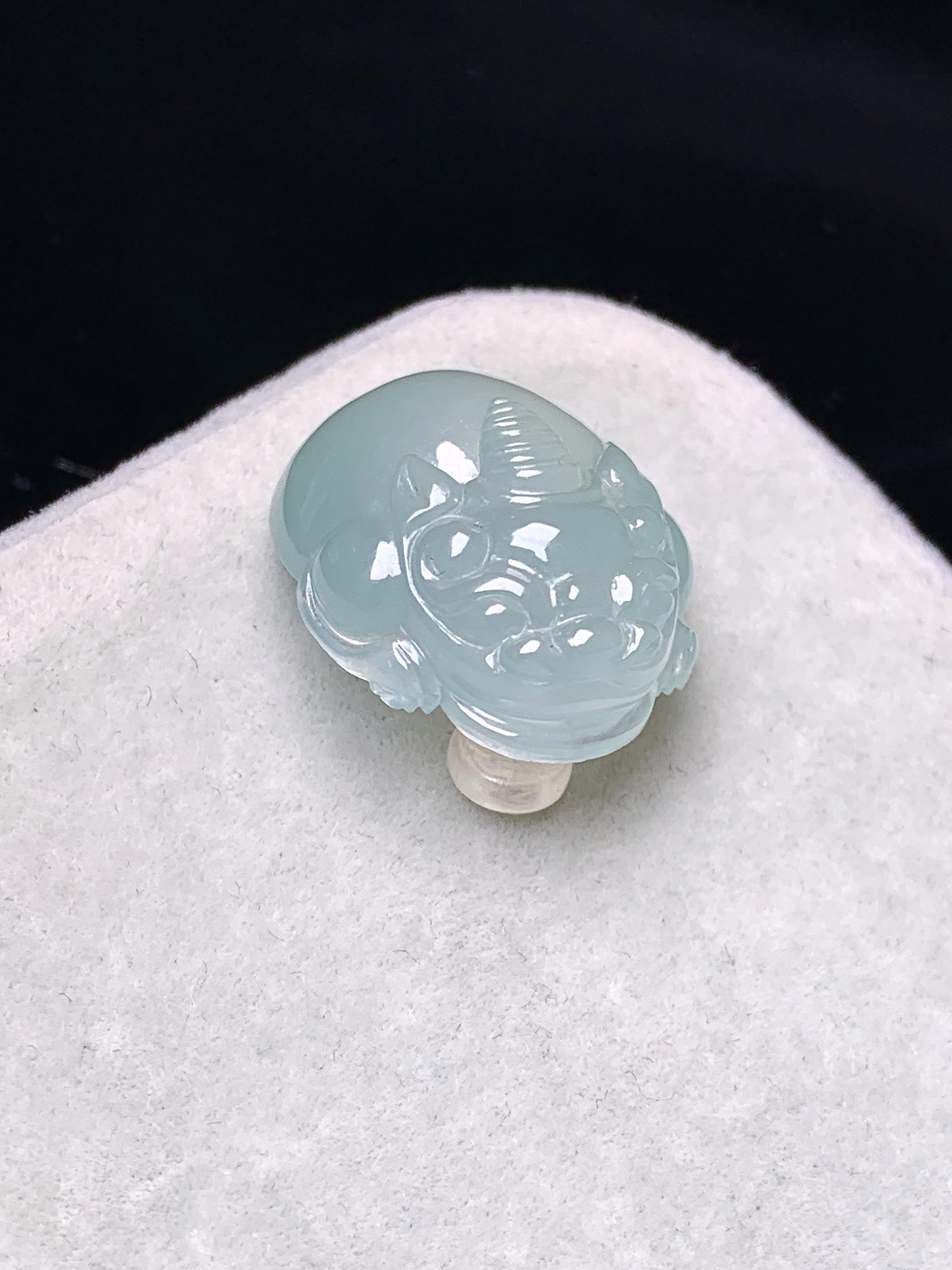 冰种貔貅吊坠 玉质细腻 色泽艳丽清新 水润亮眼 整体尺寸20.5*17*8.8f4