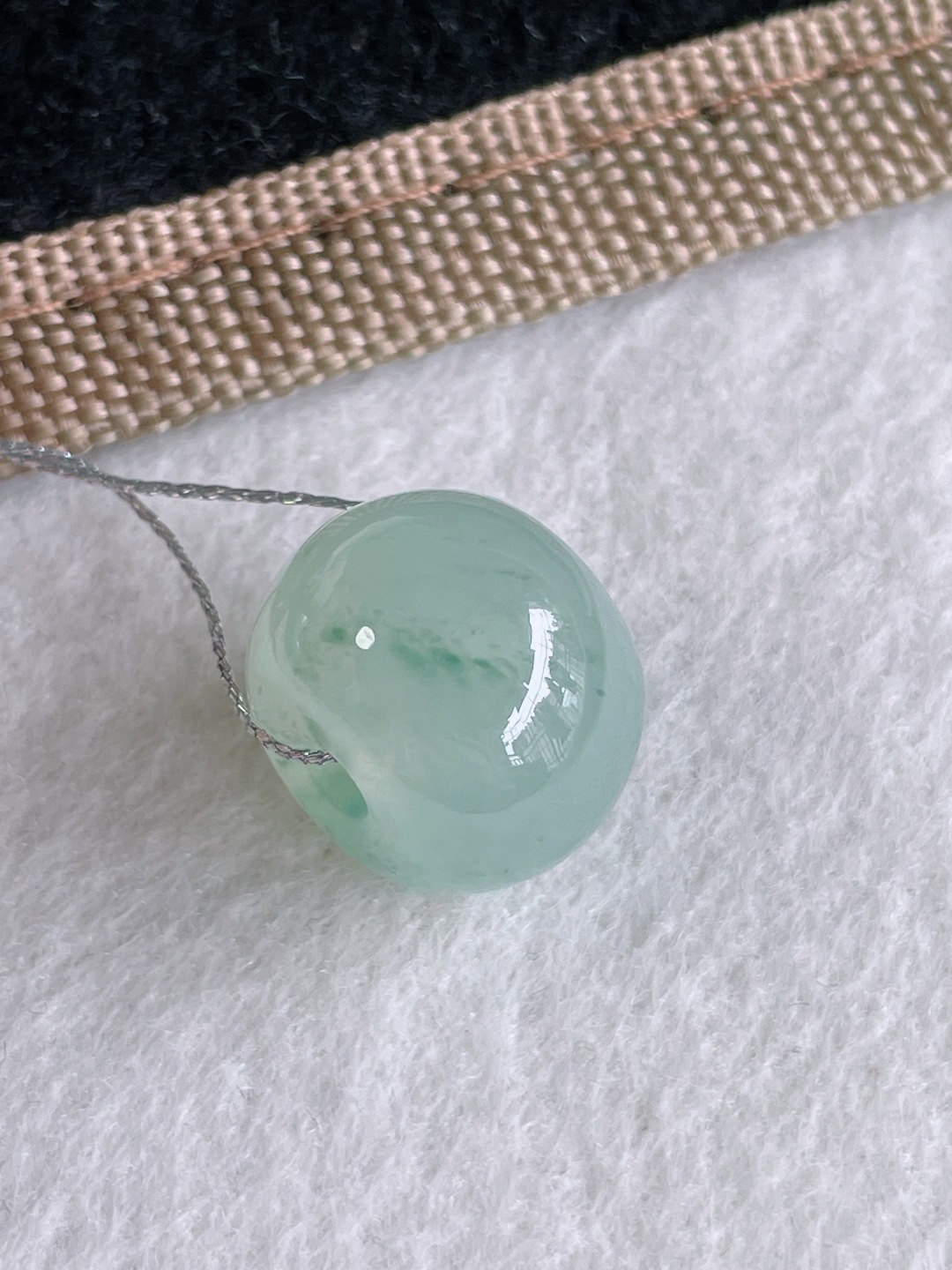缅甸天然翡翠A货，冰飘花路路通单珠，尺寸：16-12mm。【编4044】