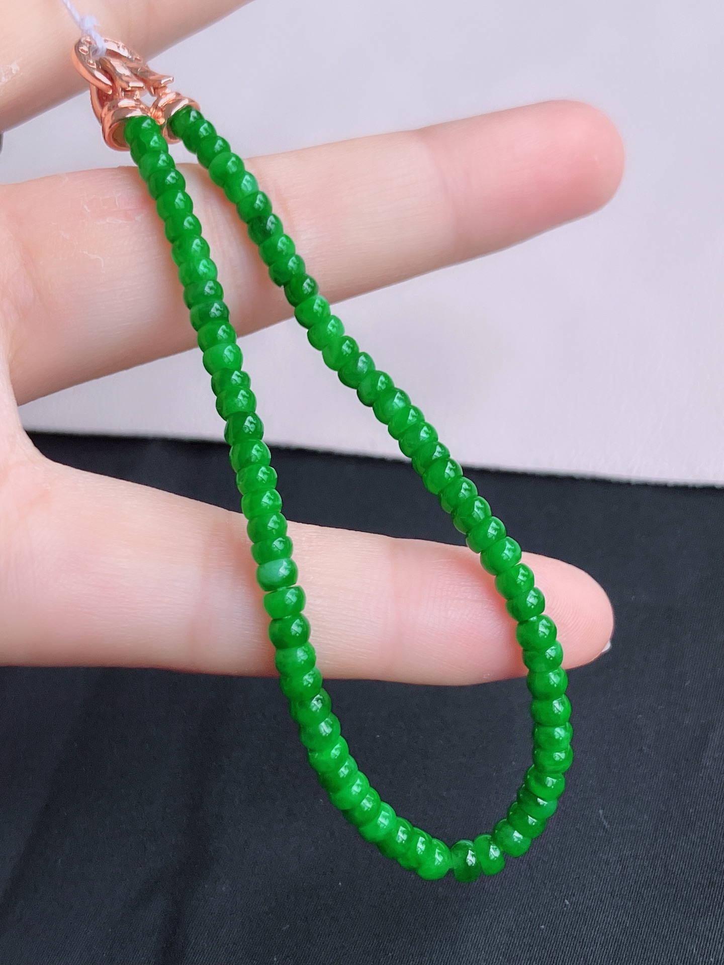 ️翠绿手链，色美清爽，尺寸4，自然光实拍