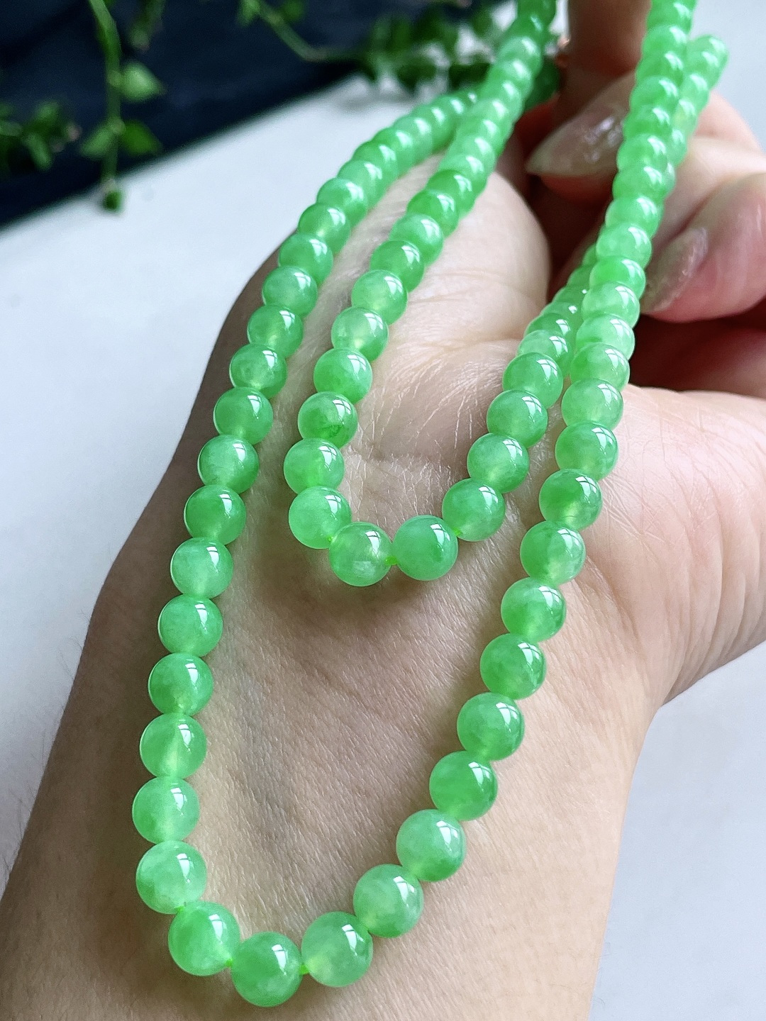 珠子，高冰阳绿珠链圆珠珠子珠链，缅料，性比高，尺寸5.8mm，31cm，重量39.2克