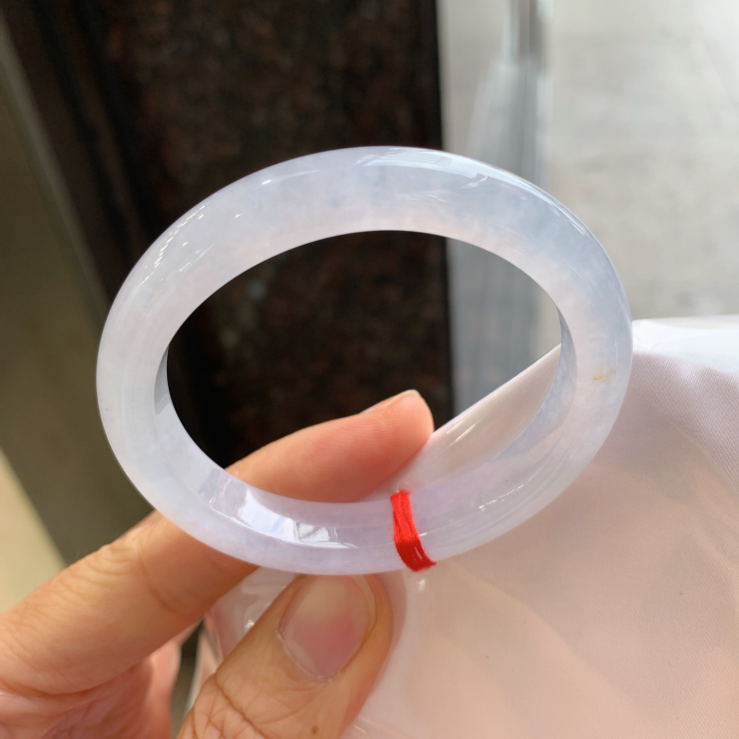 贵妃镯，无裂，尺寸：53/47/12/7.5，冰润