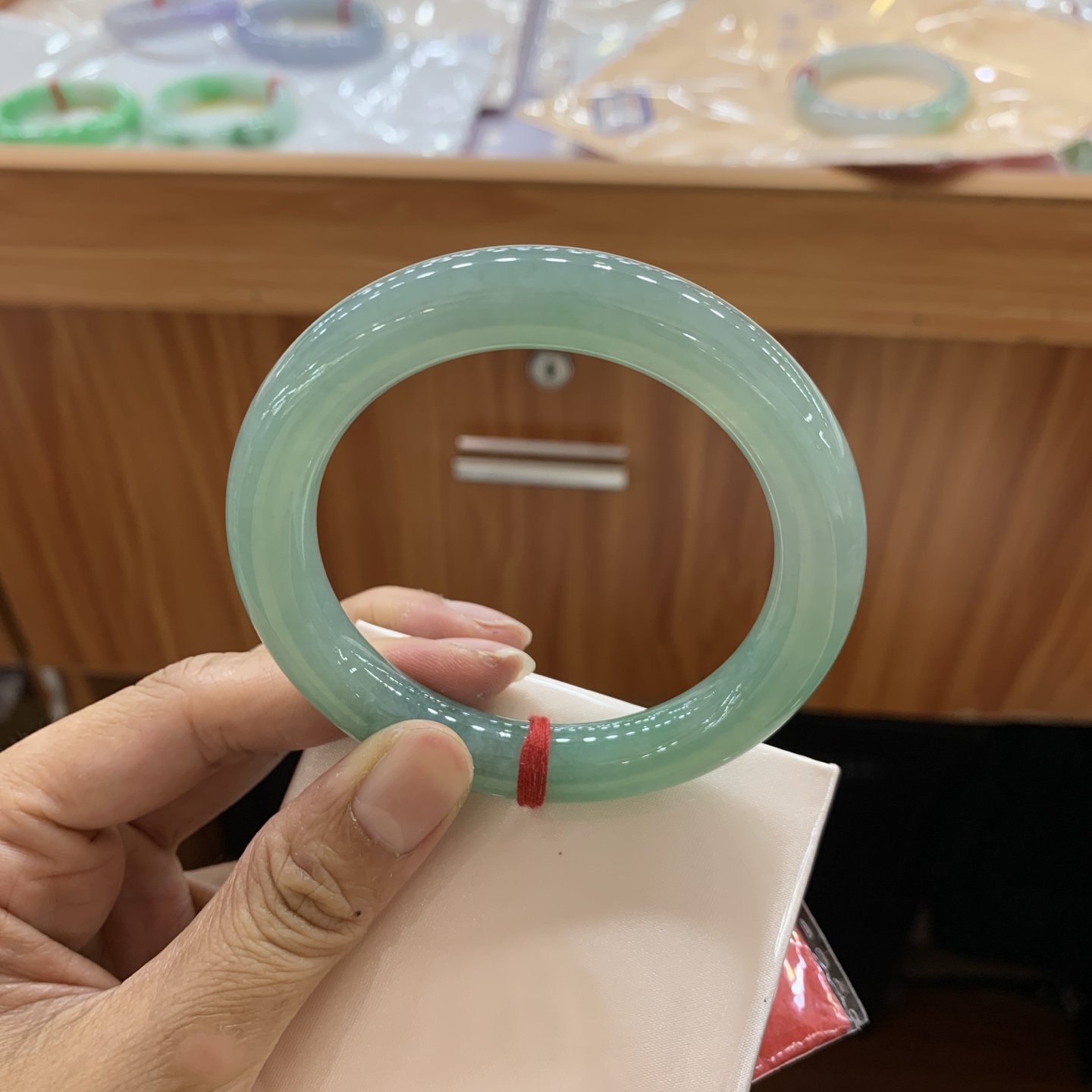 042816FN，冰种油绿圆条翡翠手镯，57-10.8-10.6，编号042816FN