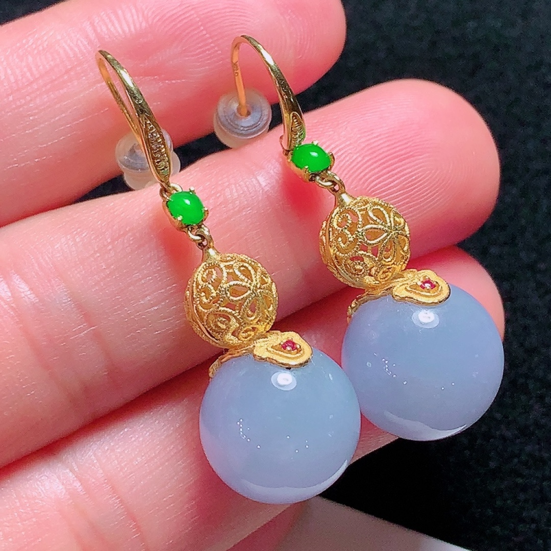 ️18k金镶嵌冰种紫色圆珠耳坠，种老水头好，又冰又润，饱满无裂：41mm裸石：13.7mm，编号