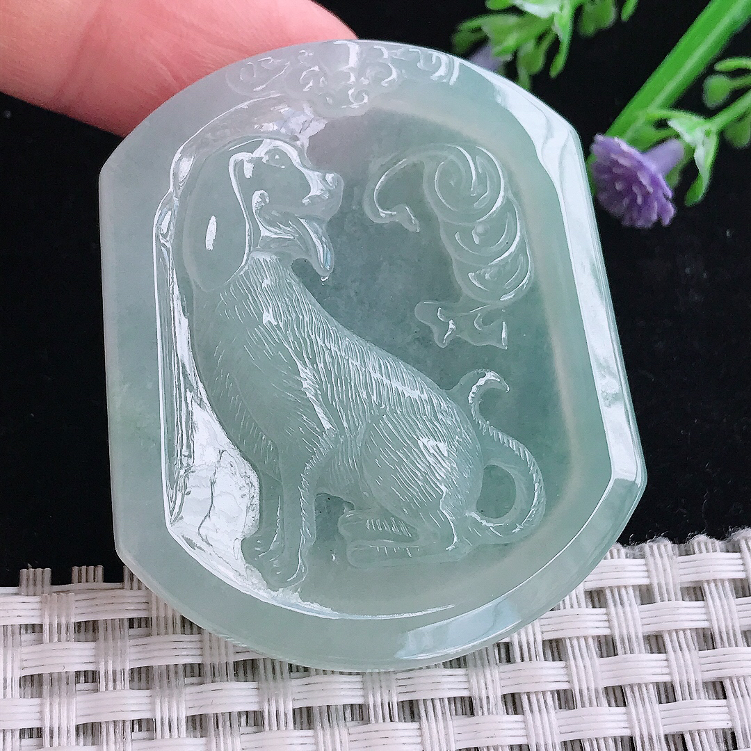 实拍A货翡翠50.3/42.8/5.5老坑冰纯期间冰晴绿狗牌吊坠生肖旺财挂件