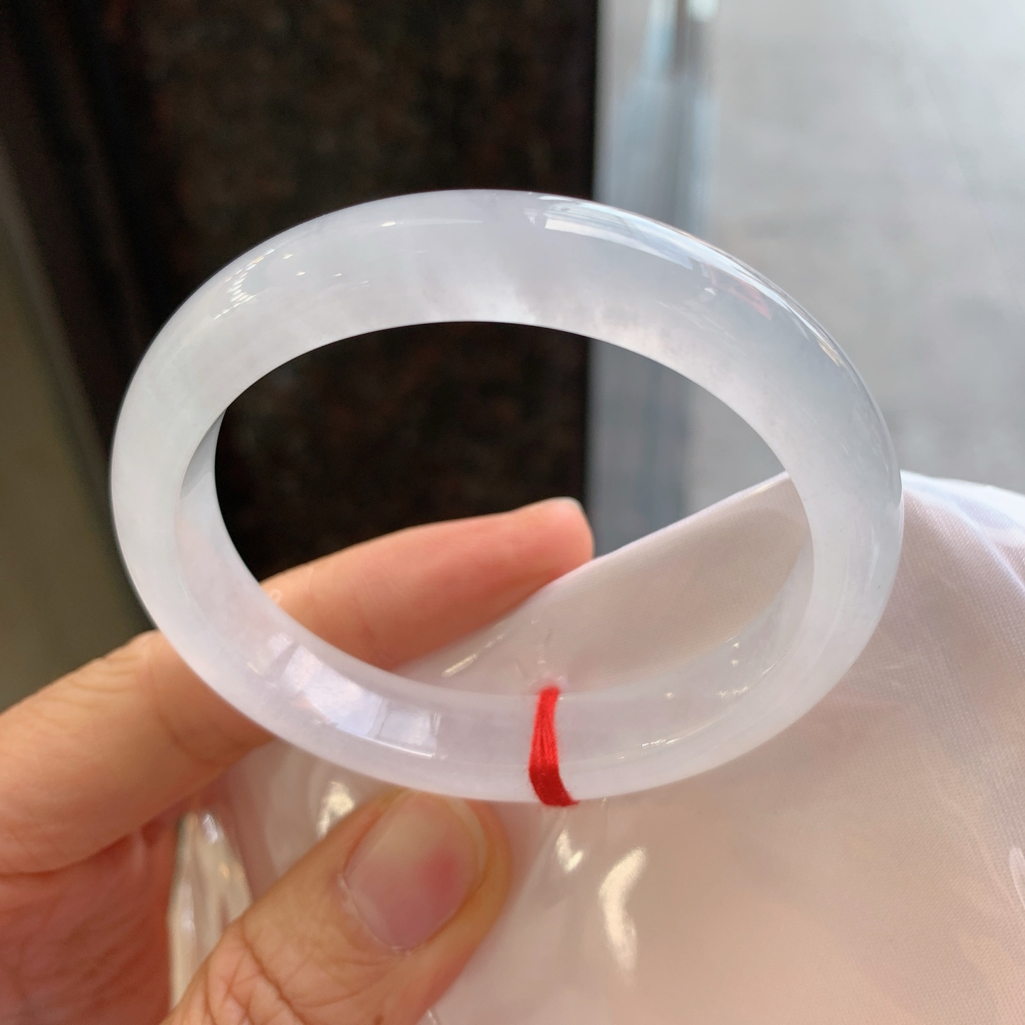 贵妃镯，无裂，尺寸55/48/10.7/7.6，冰润