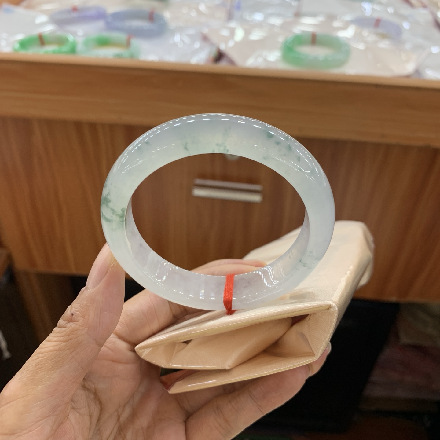 042833WJ，冰飘花正圈翡翠手镯，55.8-13-8.1