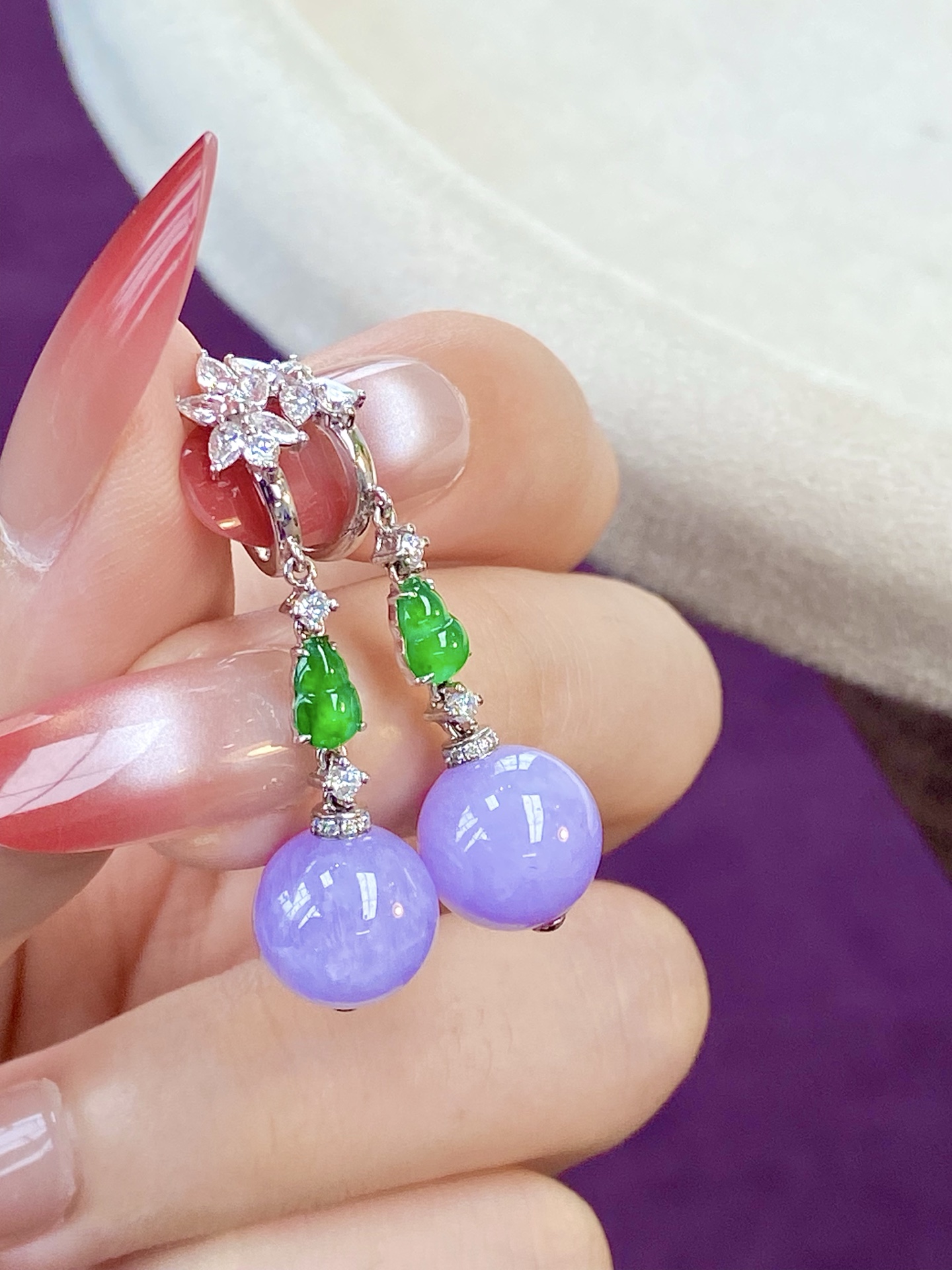 ️冰紫耳坠，紫气东来，翠色葫芦点缀，是福禄也是灵动，佩戴上耳瞬间提升整体气质 温柔又显贵：38.8，裸石：10.5mm，无裂