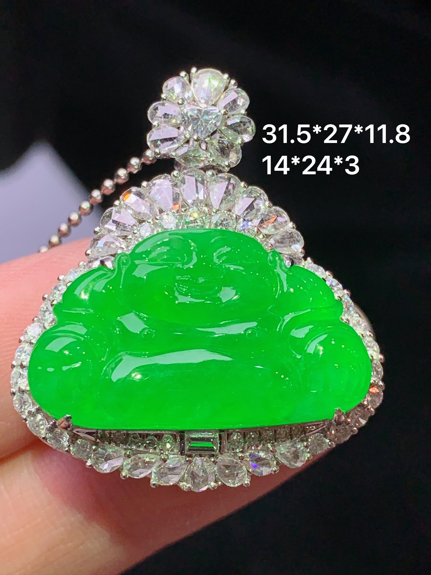 18k金钻镶嵌冰阳绿佛公吊坠 玉质细腻 色泽艳丽清新 水润亮眼 整体尺寸31.5*27*11.8t2