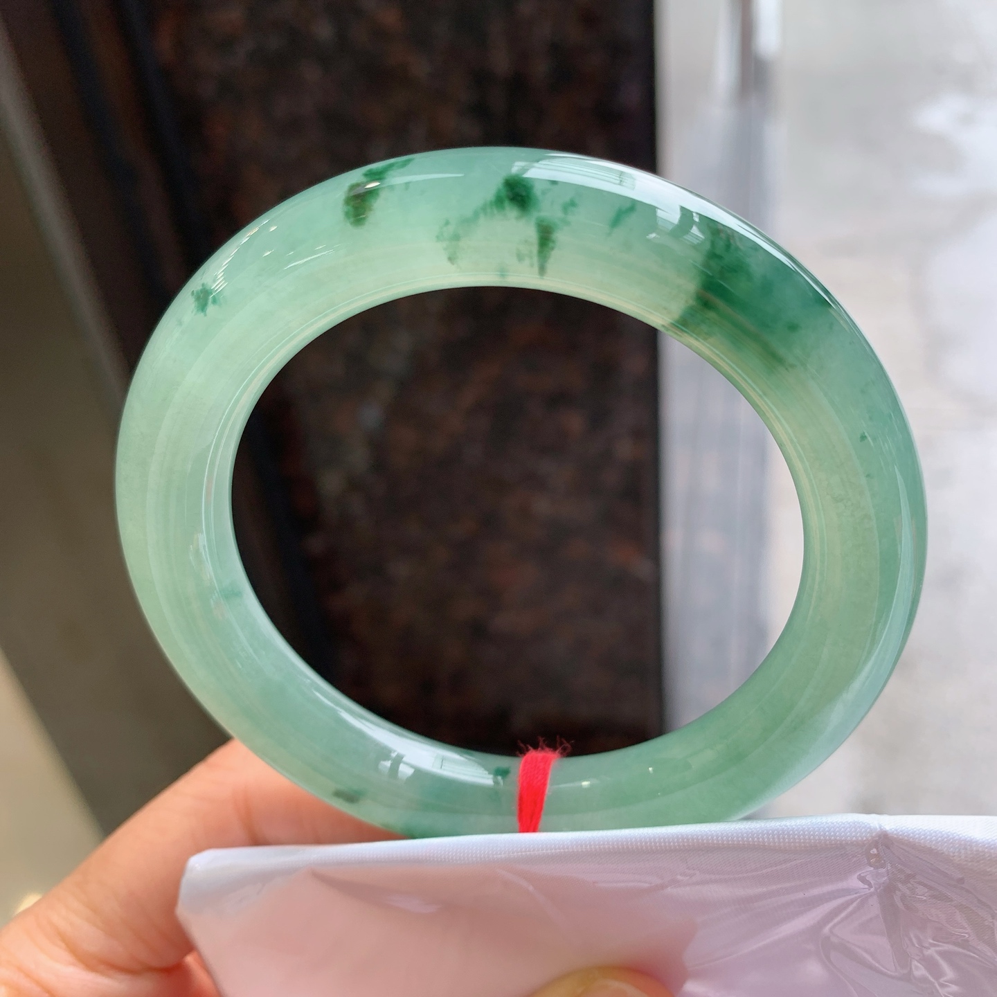 圆条冰晴飘花，有纹微扣，尺寸：56/10.8，冰润