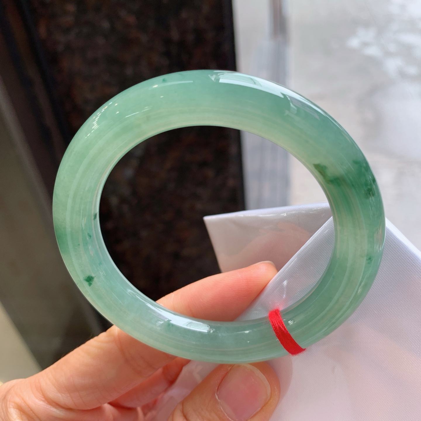 圆条冰晴飘花，有纹微扣，尺寸：56/10.8，冰润