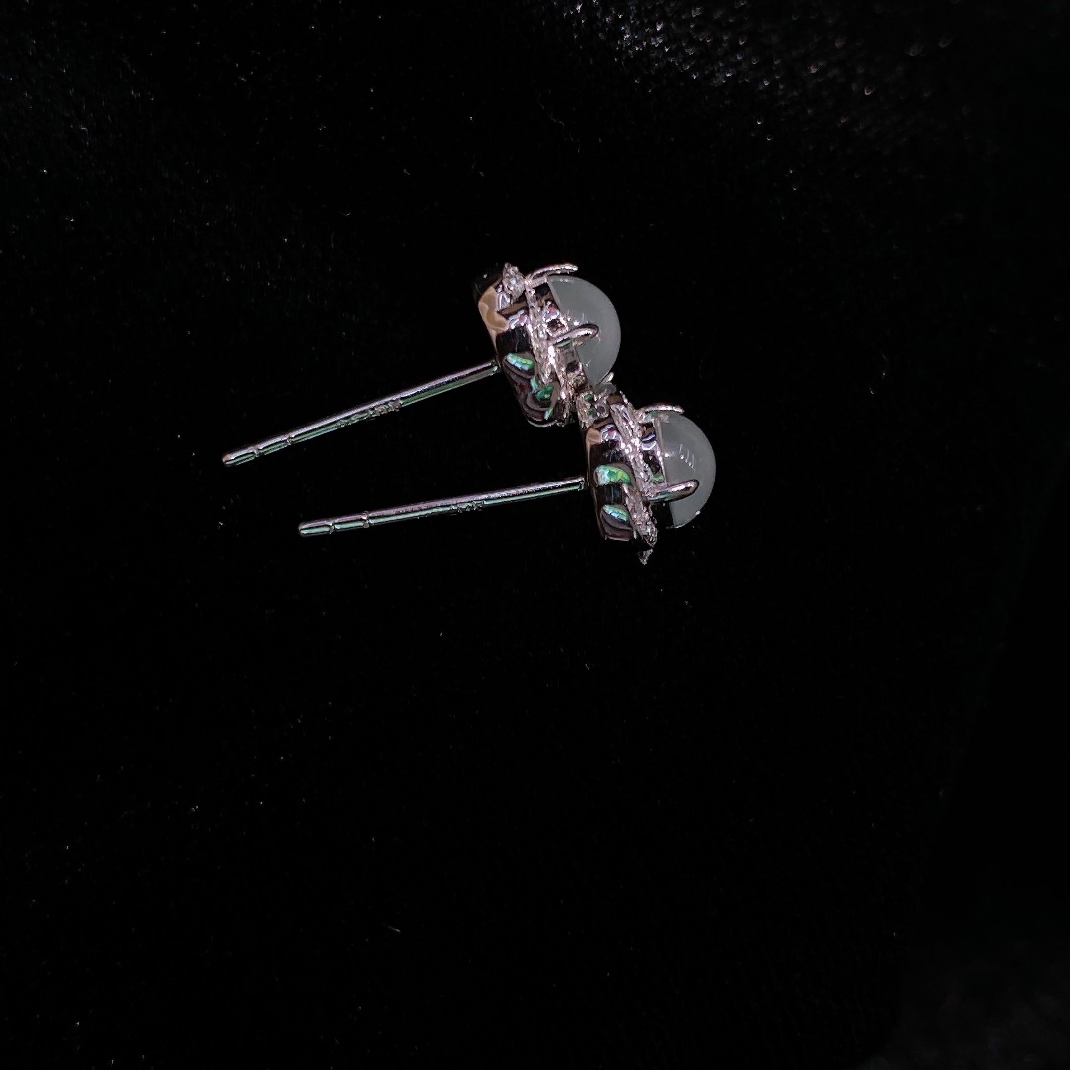 高冰蛋面耳钉，通透如冰，荧光流转，18k金镶嵌，珠宝感十足，尺寸如图一，实物更美～，7.4/5.8