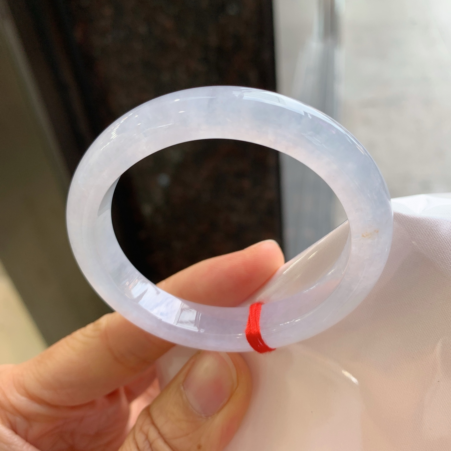 贵妃镯，无裂，尺寸：53/47/12/7.5，冰润