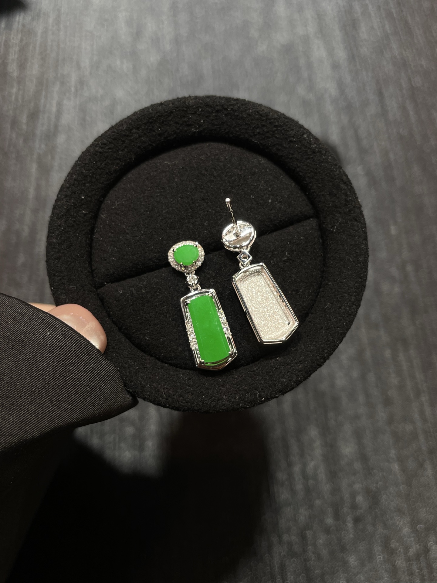 满色 正阳绿 mini小无事牌耳坠，18k金配钻镶嵌，10.4-4.7