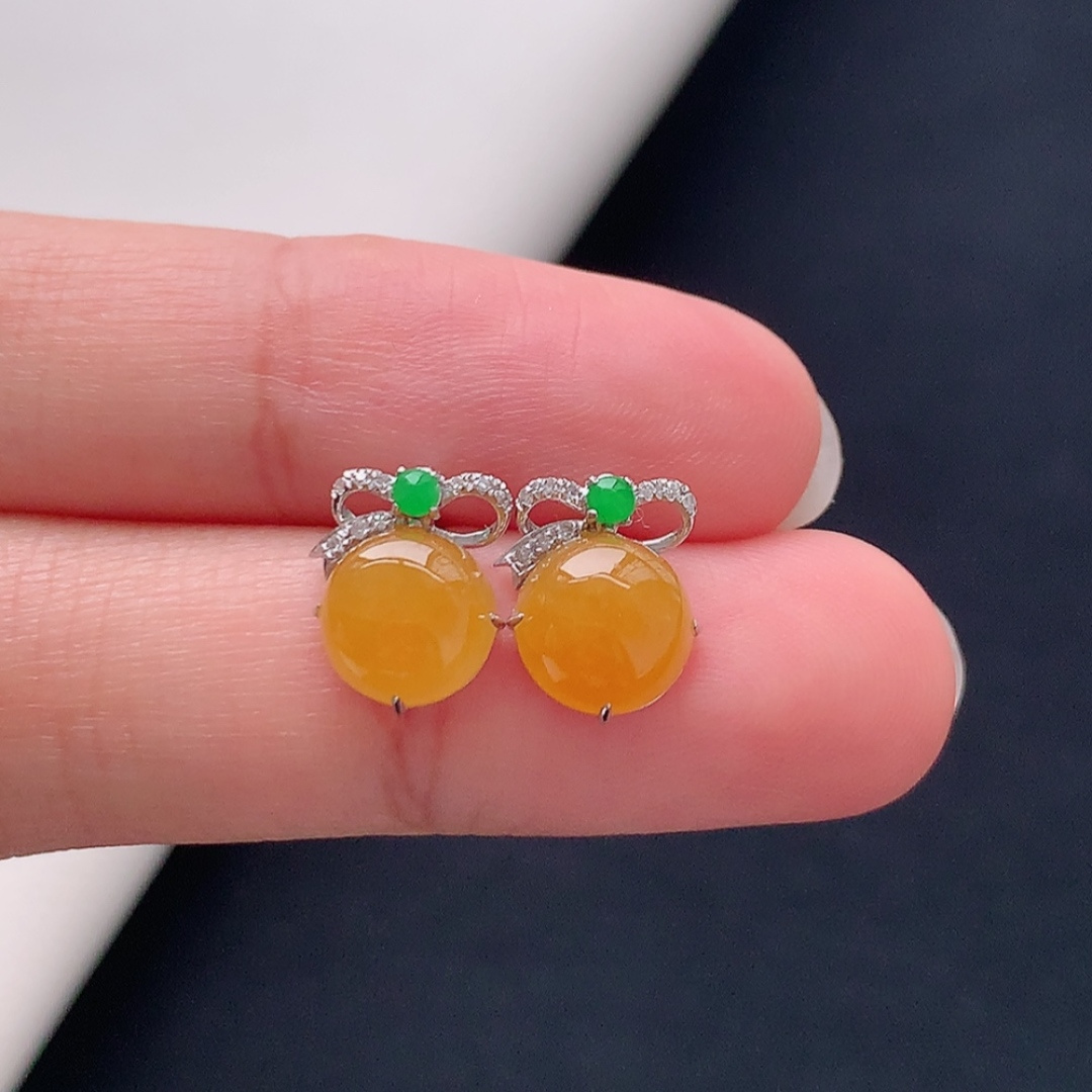 冰黄耳钉，色泽明艳，无裂起光，种色兼备，佩戴优雅气质，货号25427，7.8/8.5/2.5