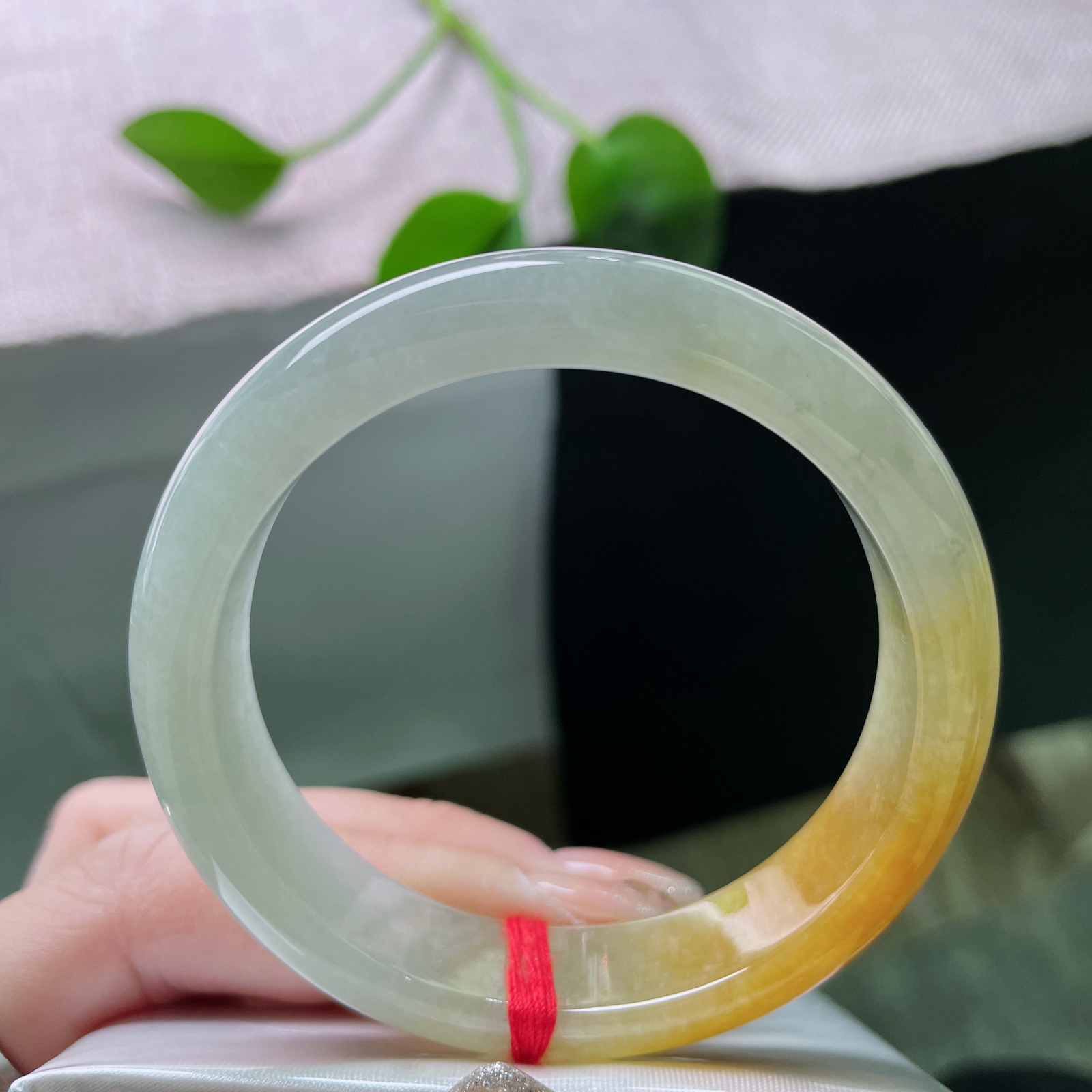 52.2/12.6/7.4黄翡正圈，冰润细腻，翡色澄净，一片黄韵的云霞，典雅中藏着生机，ss4956